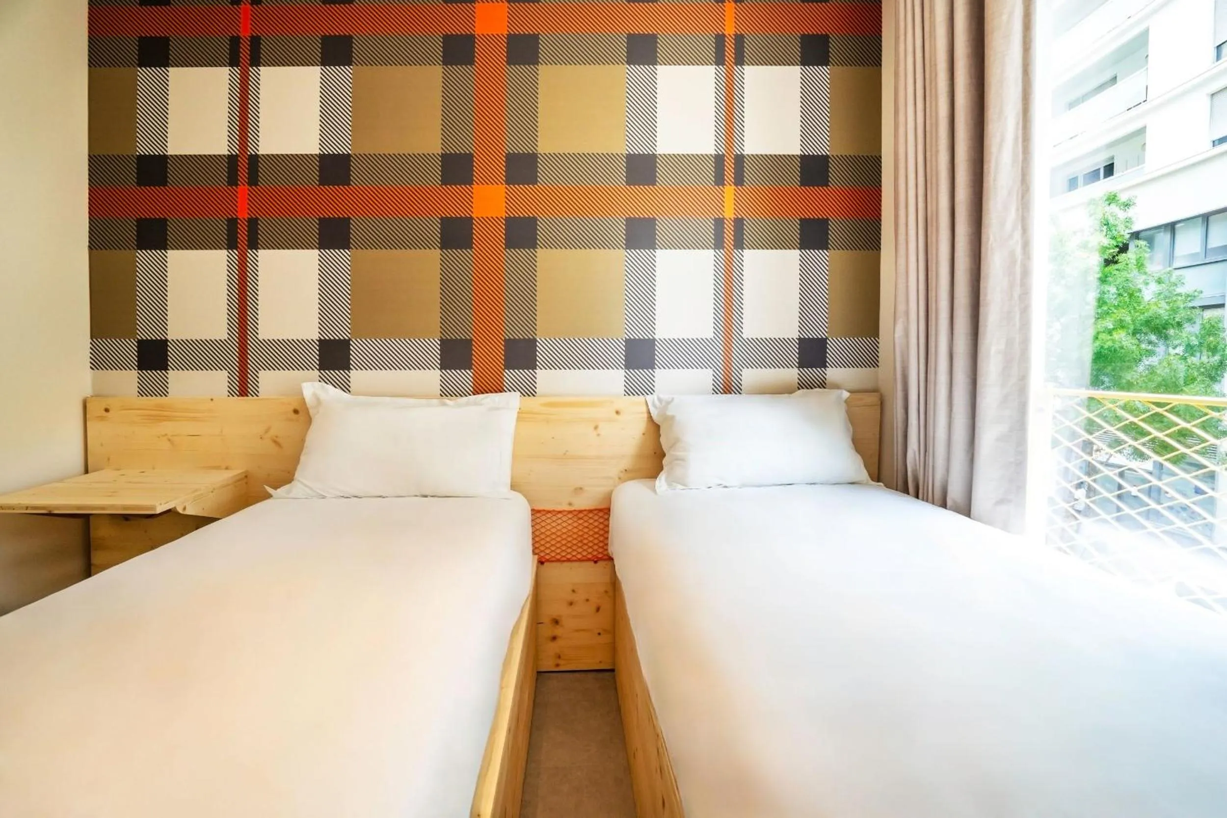 Bedroom, Bed in easyHotel Marseille Euromed