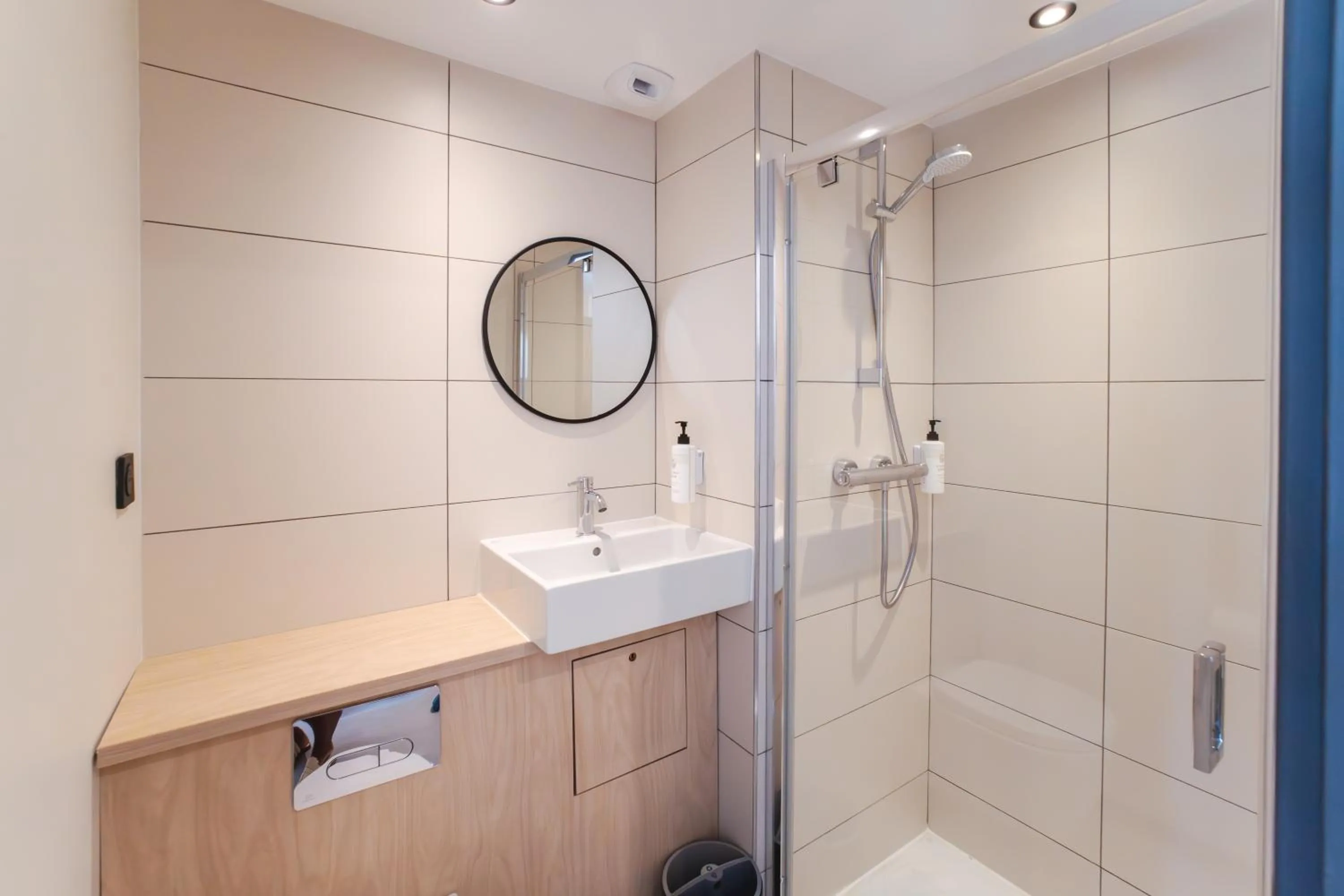 Bathroom in easyHotel Marseille Euromed