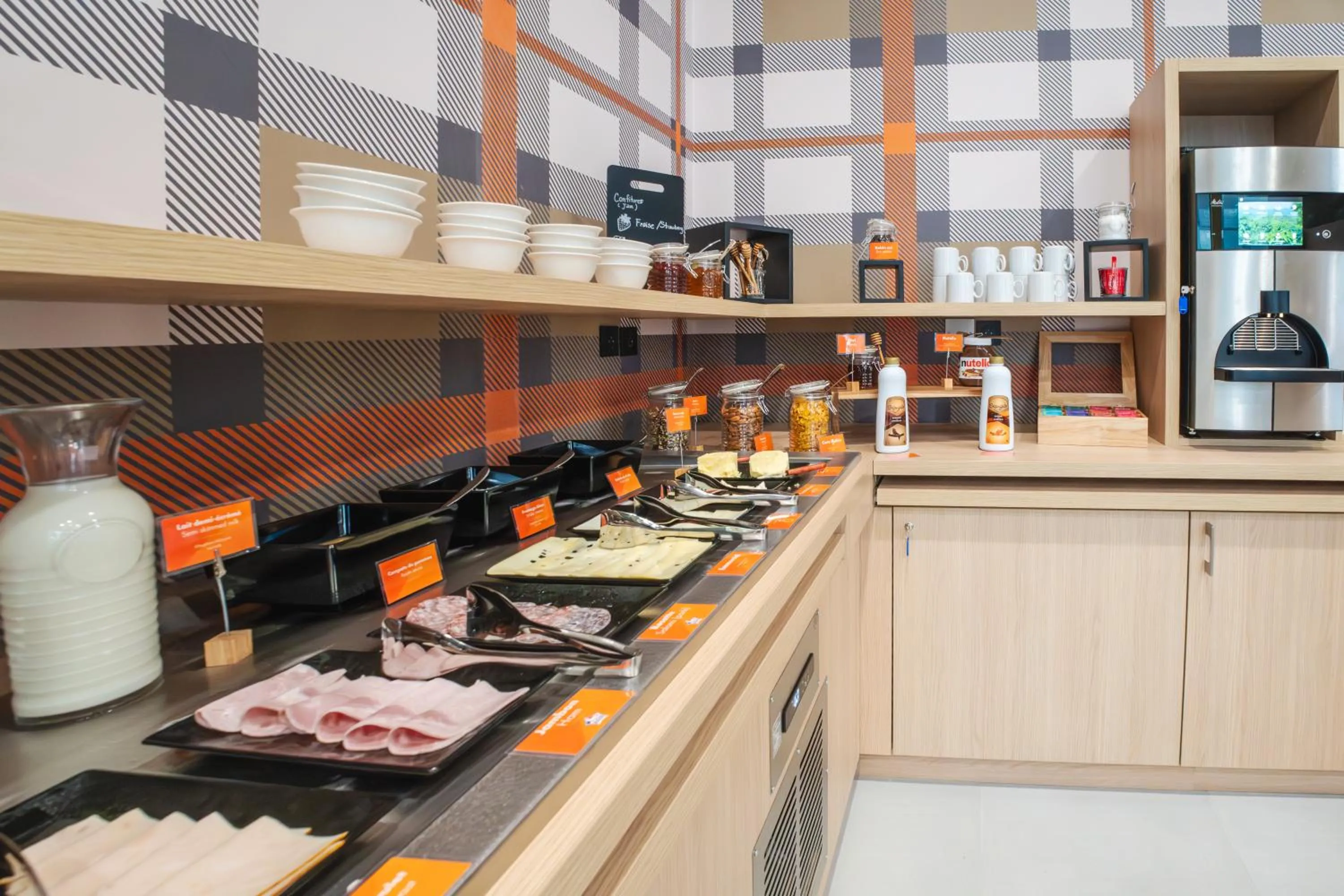 Breakfast in easyHotel Marseille Euromed