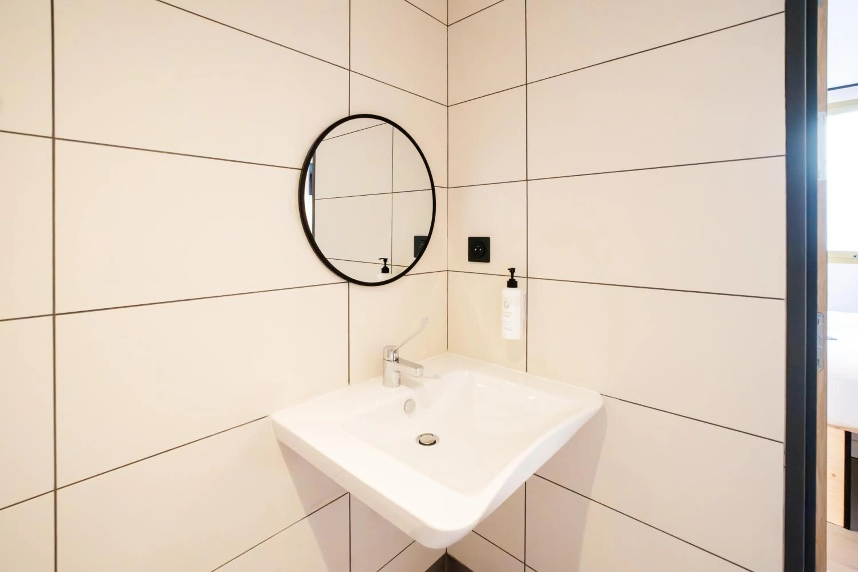 Bathroom in easyHotel Marseille Euromed