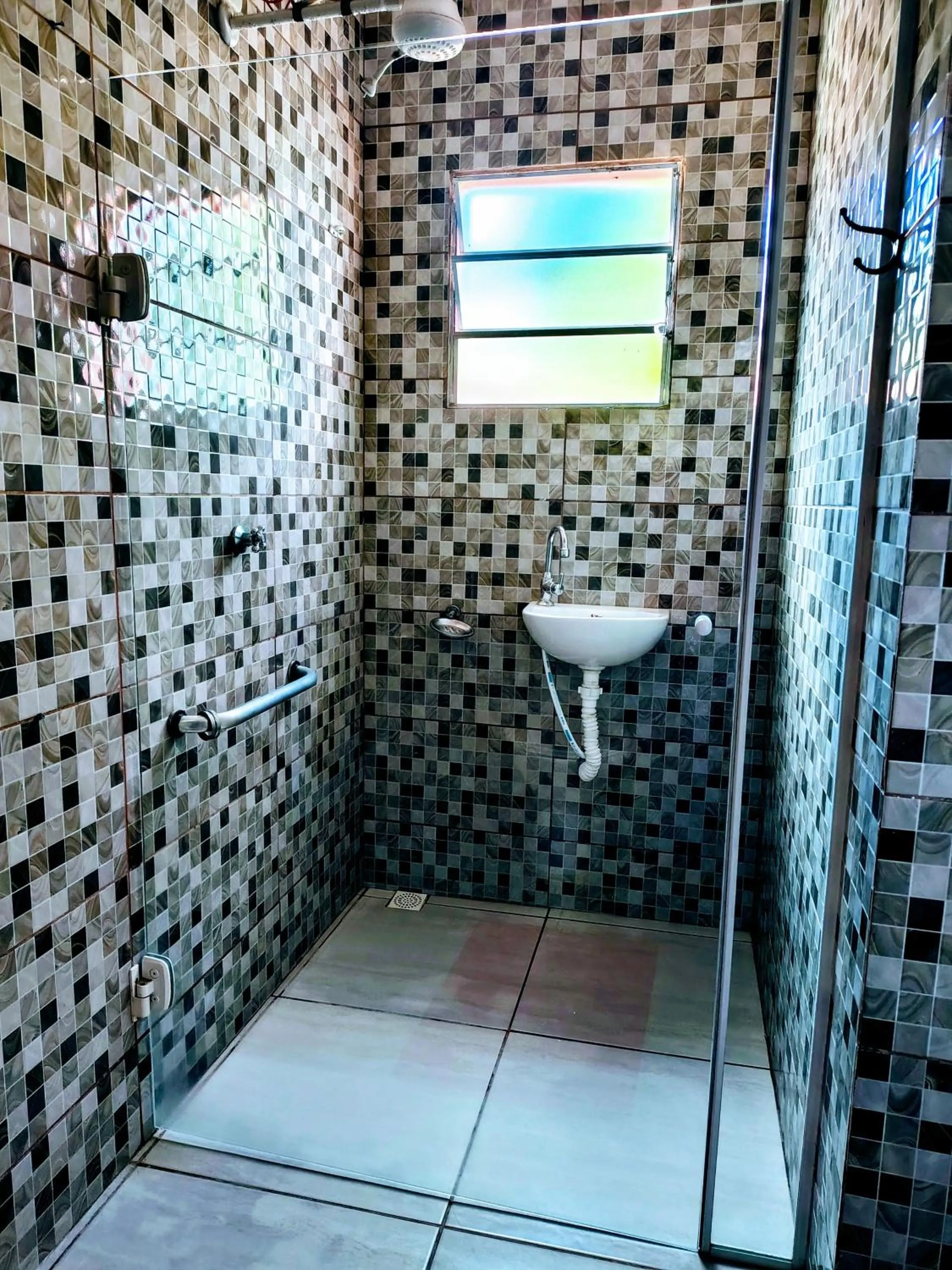 Shower in Pousada Aconchego Recanto Do Mar