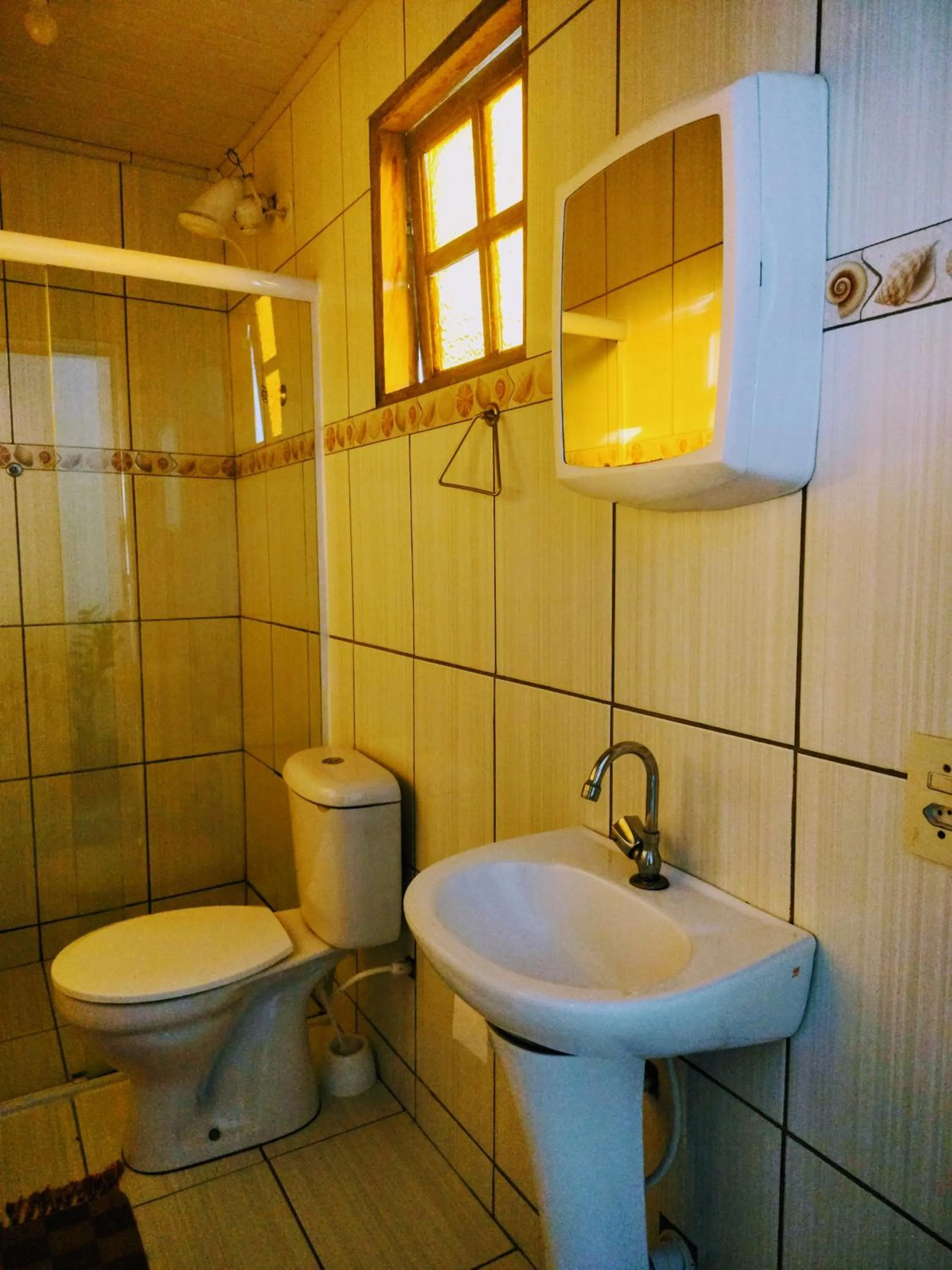 Shower in Pousada Aconchego Recanto Do Mar