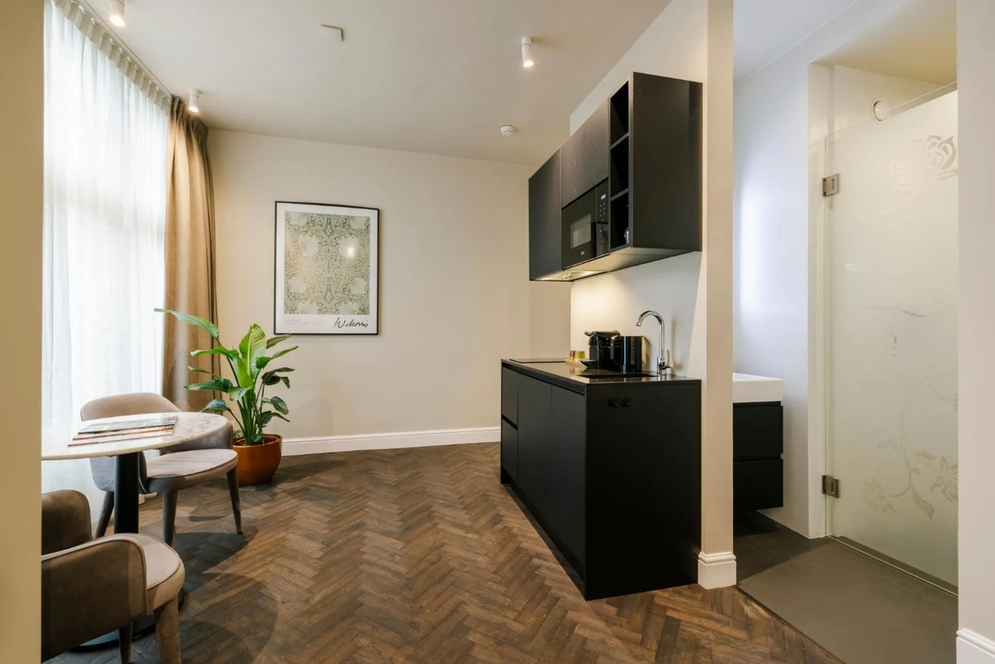 Kitchen or kitchenette in Hotel Bloemendaal by BHC