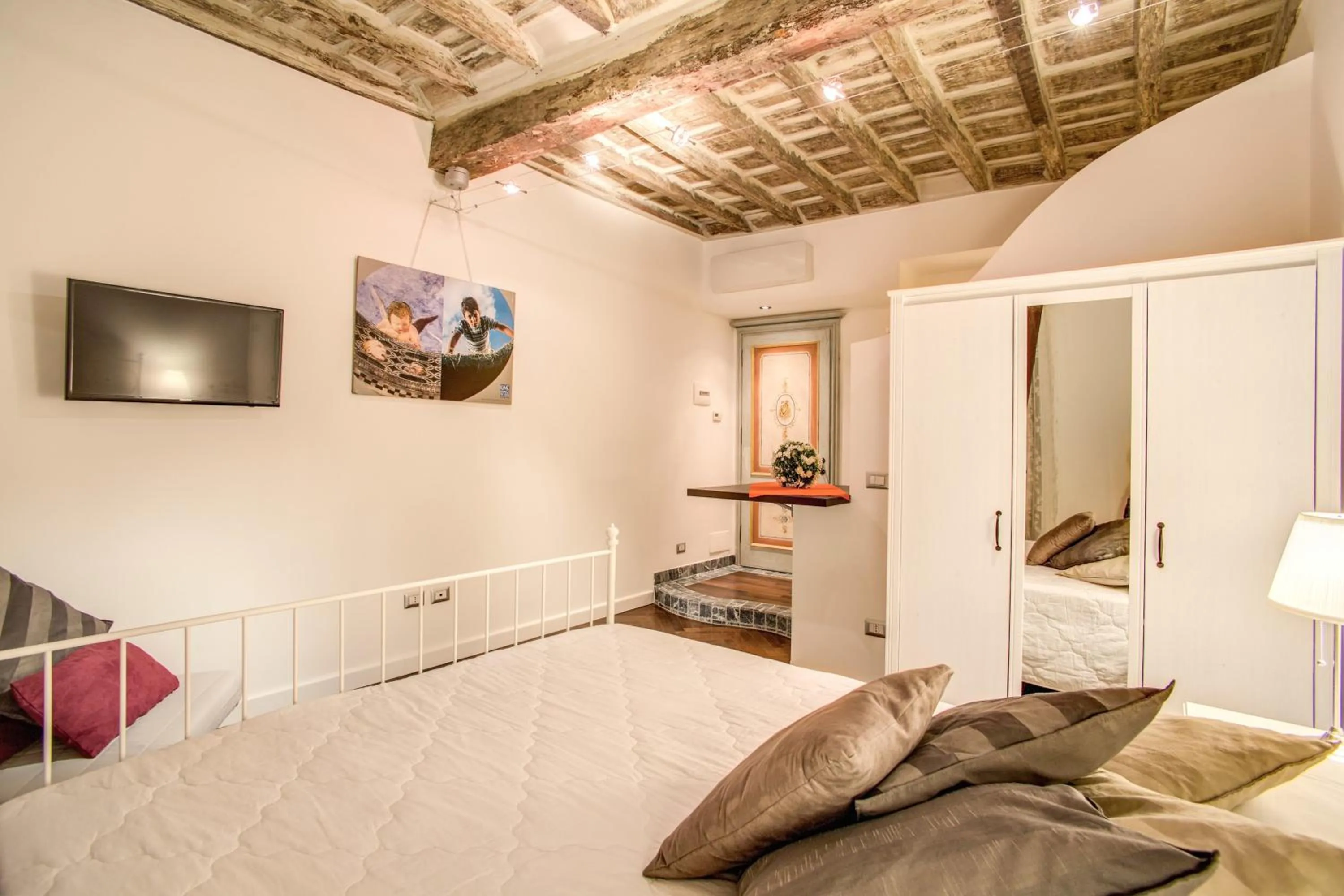 Photo of the whole room, Bed in Orso Luxury Apartment