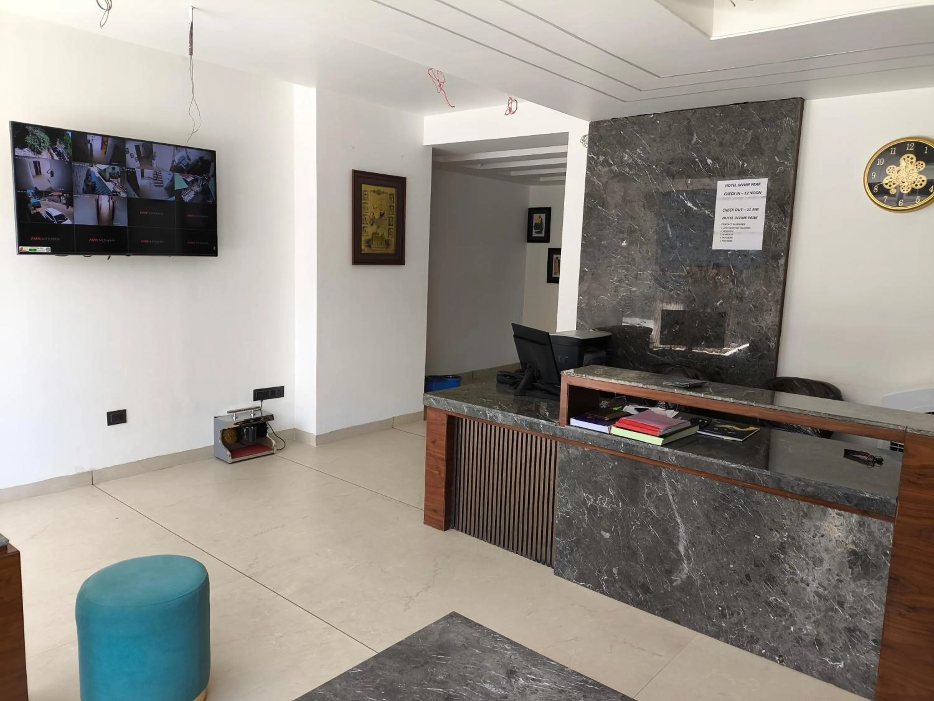 Lobby or reception in Hotel Divine Peak