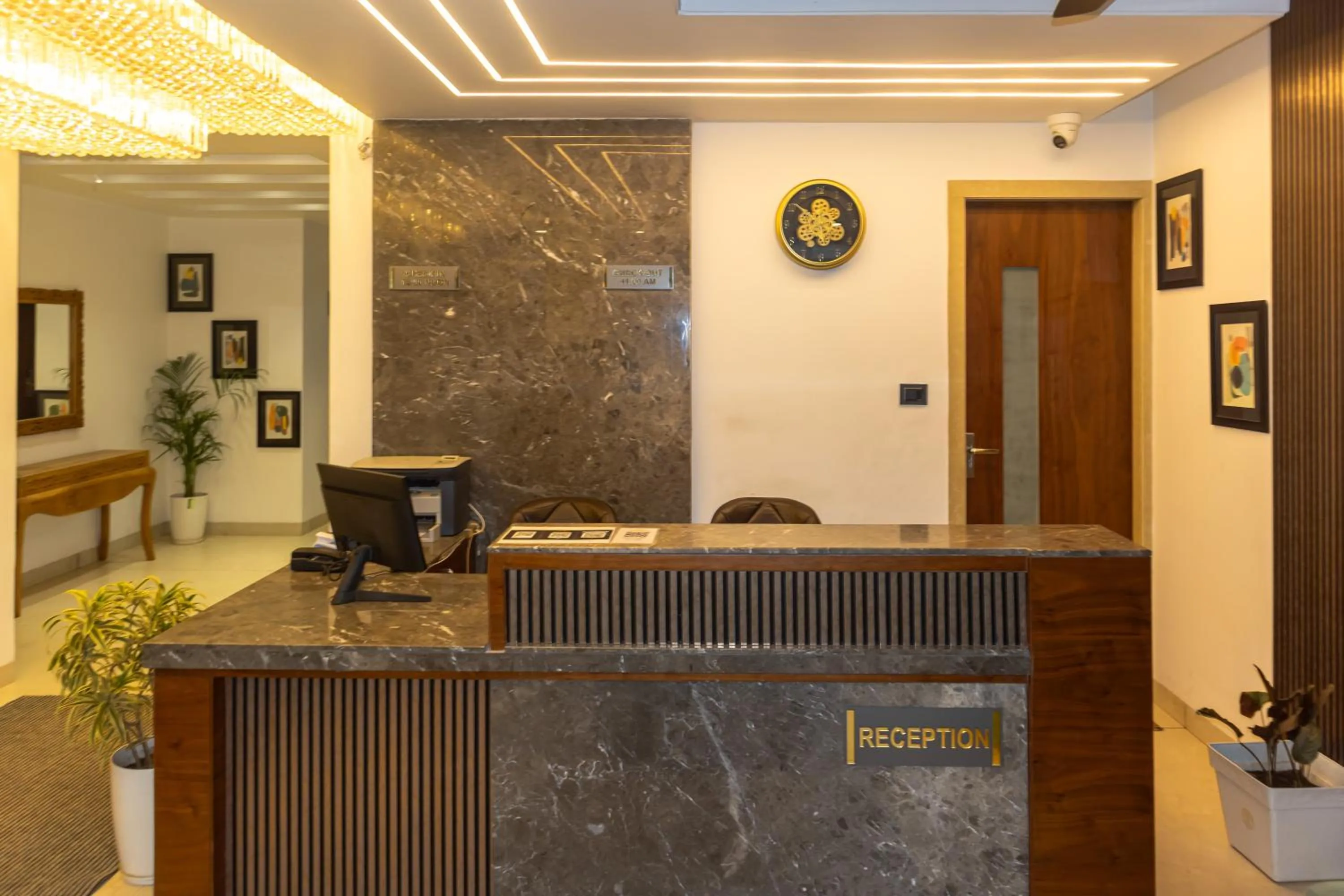 Lobby or reception in Hotel Divine Peak