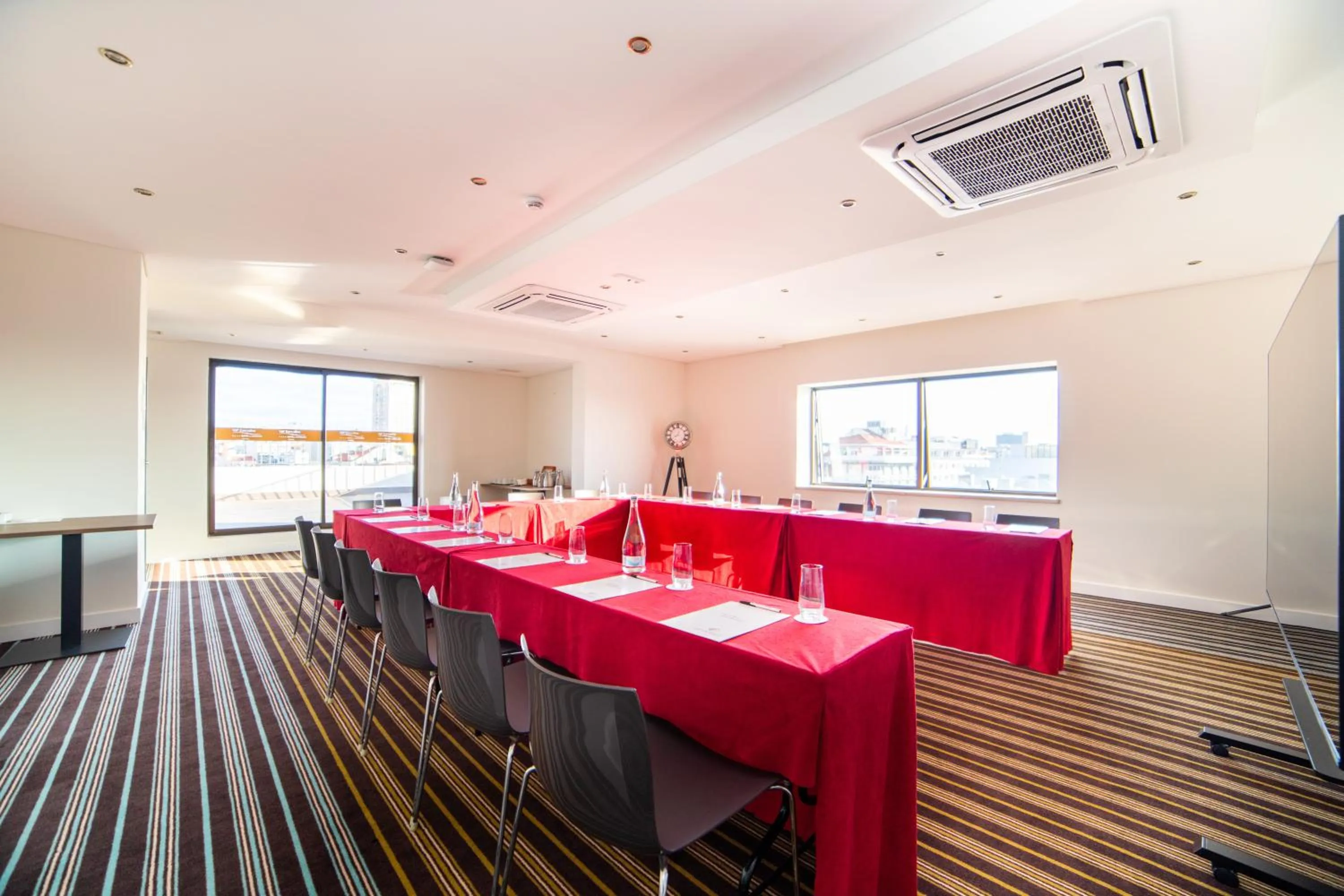 Meeting/conference room in VIP Executive Suites do Marquês Hotel