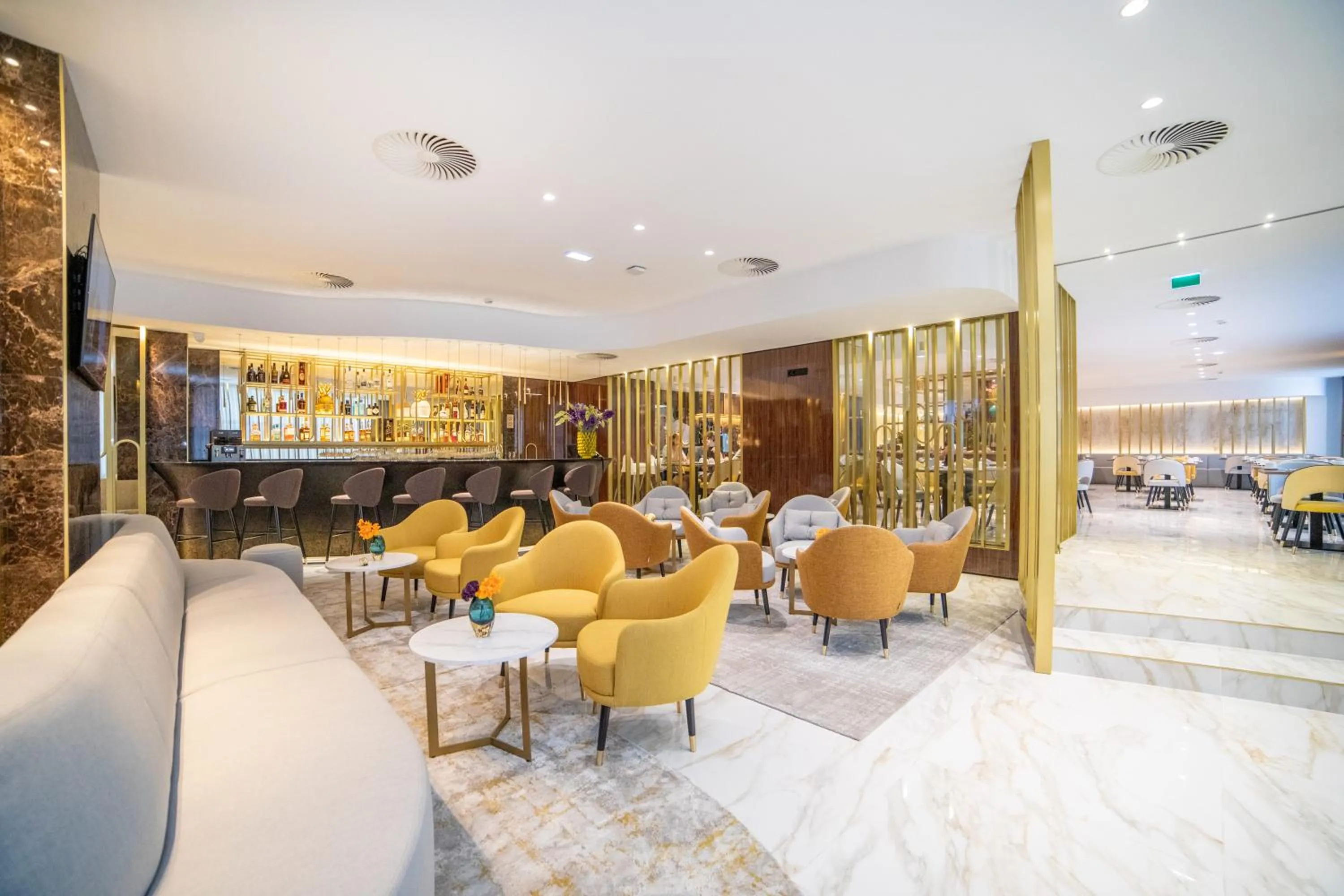 Communal lounge/ TV room in VIP Executive Suites do Marquês Hotel