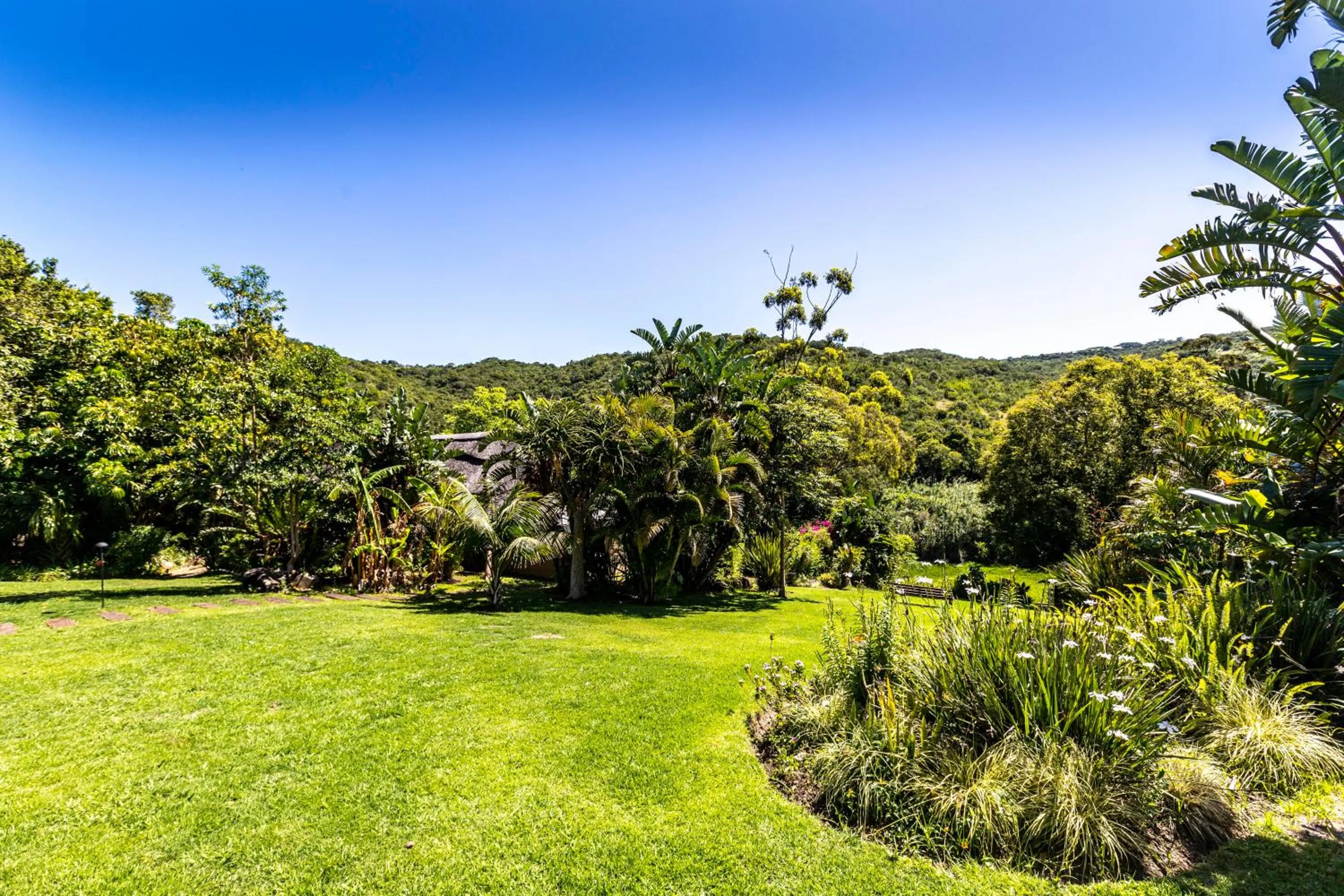 Garden view in Fish Eagle Manor