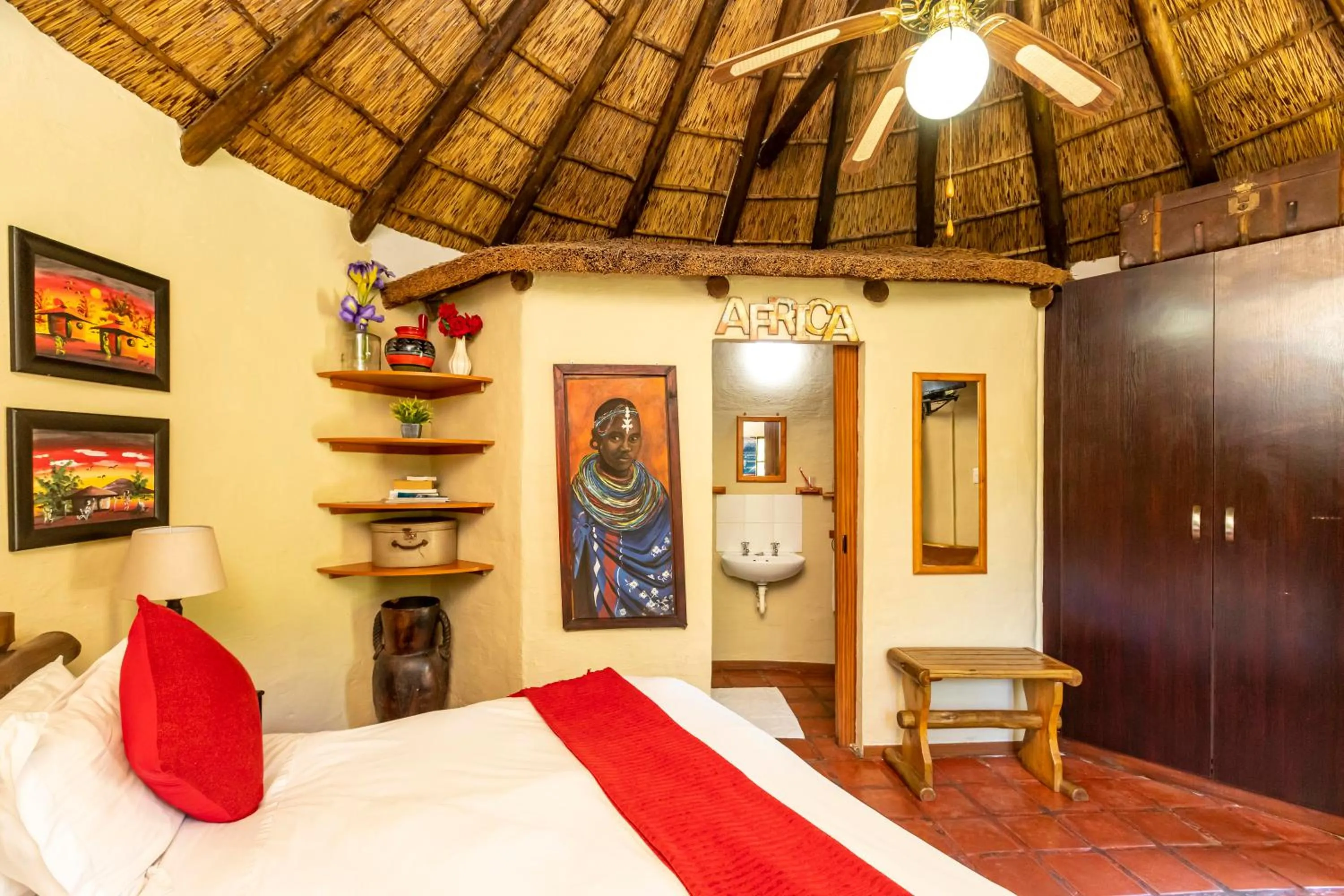 Bedroom, Bed in Fish Eagle Manor