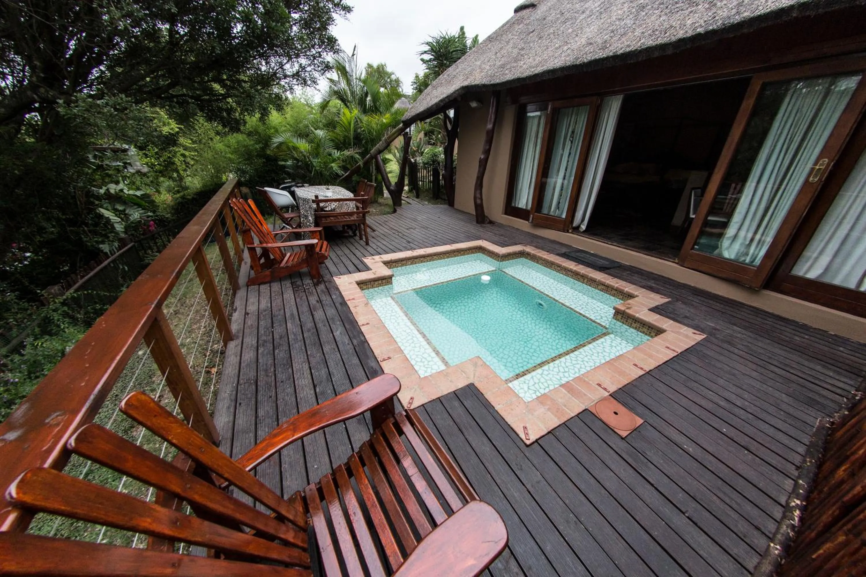 Seating area in Fish Eagle Manor