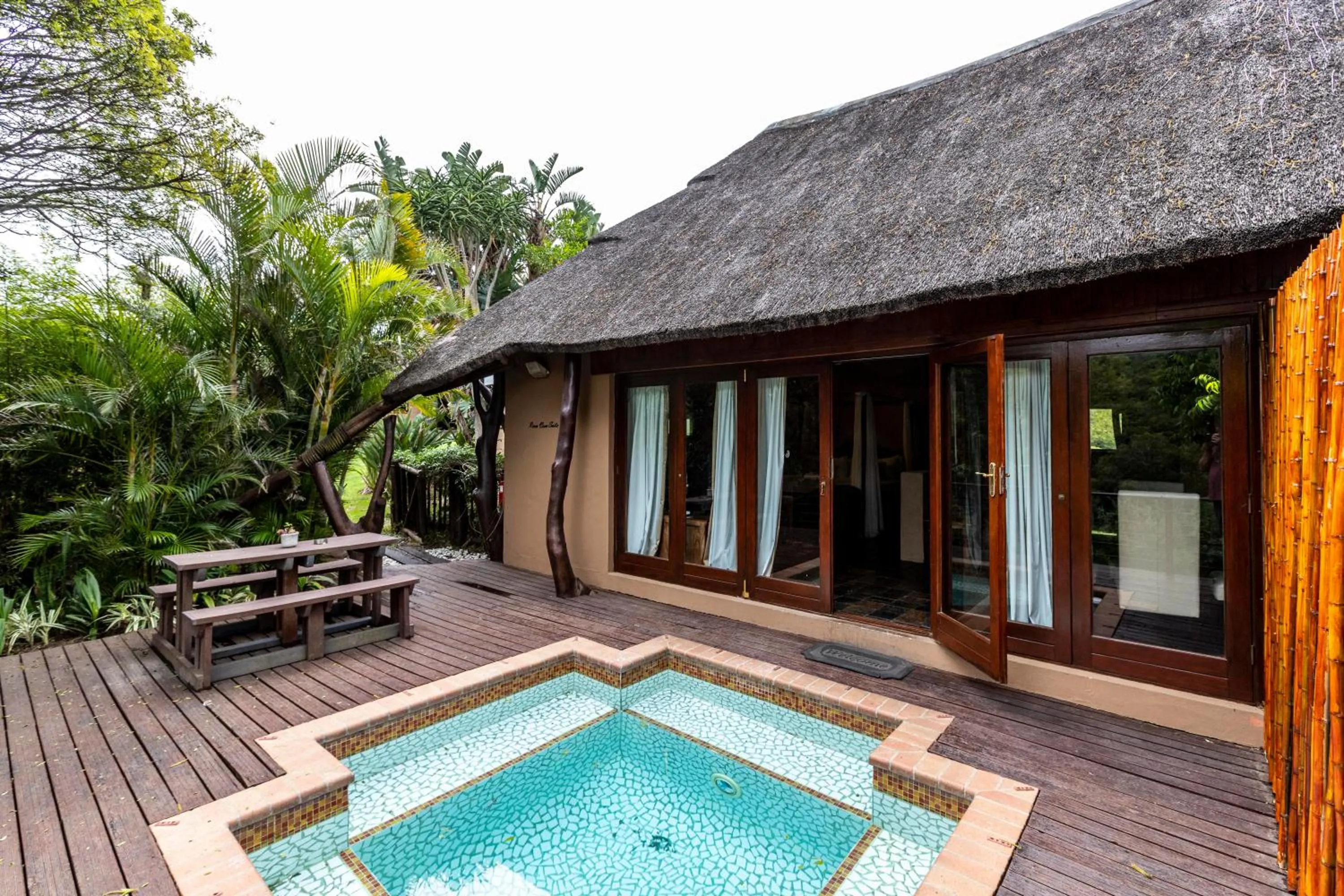 Swimming pool in Fish Eagle Manor