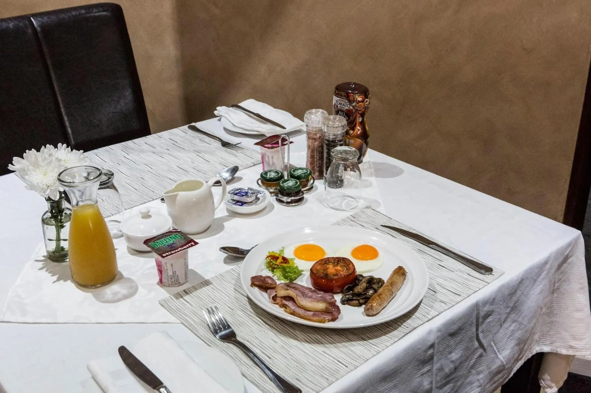 Breakfast in Fish Eagle Manor