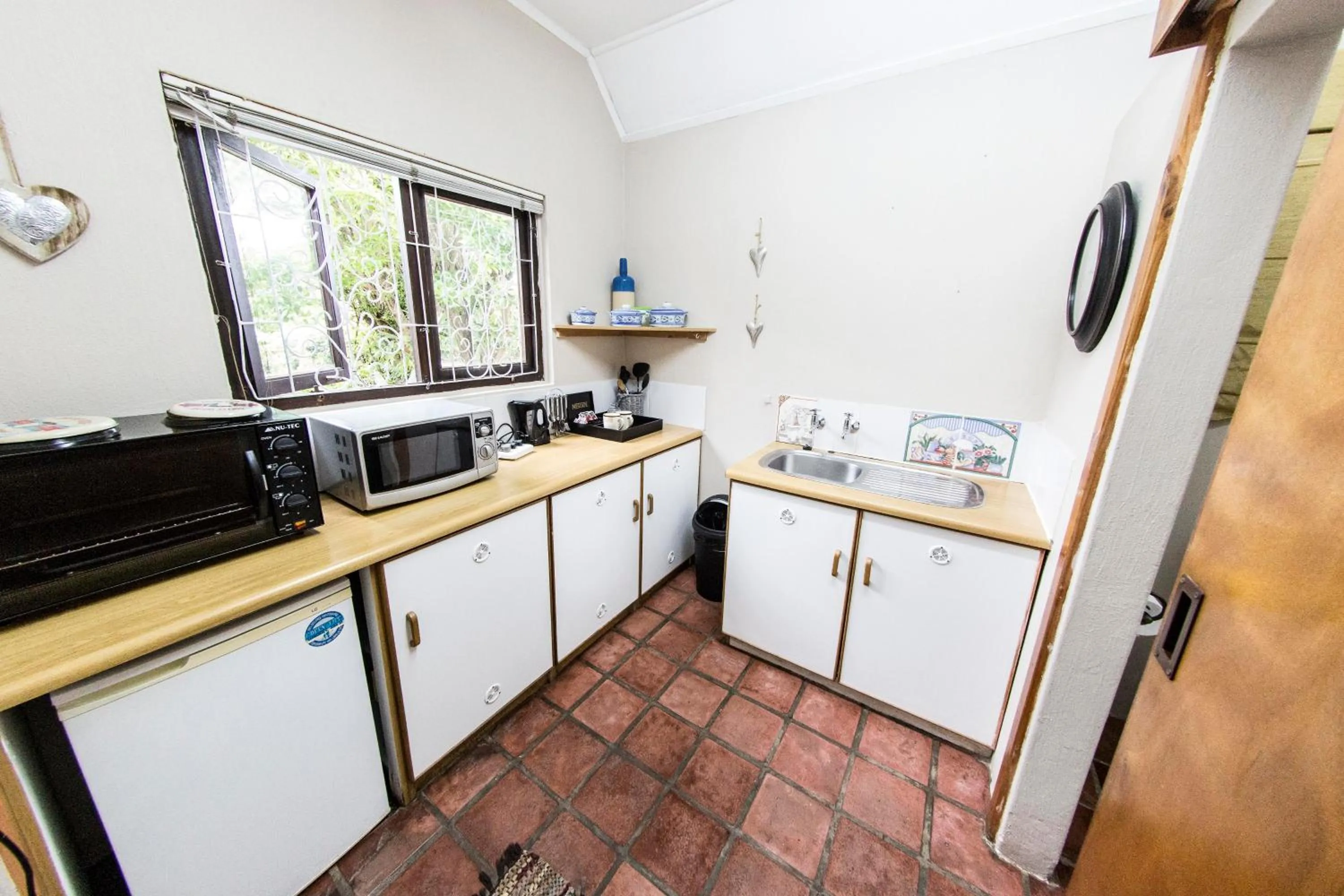 Coffee/tea facilities in Fish Eagle Manor