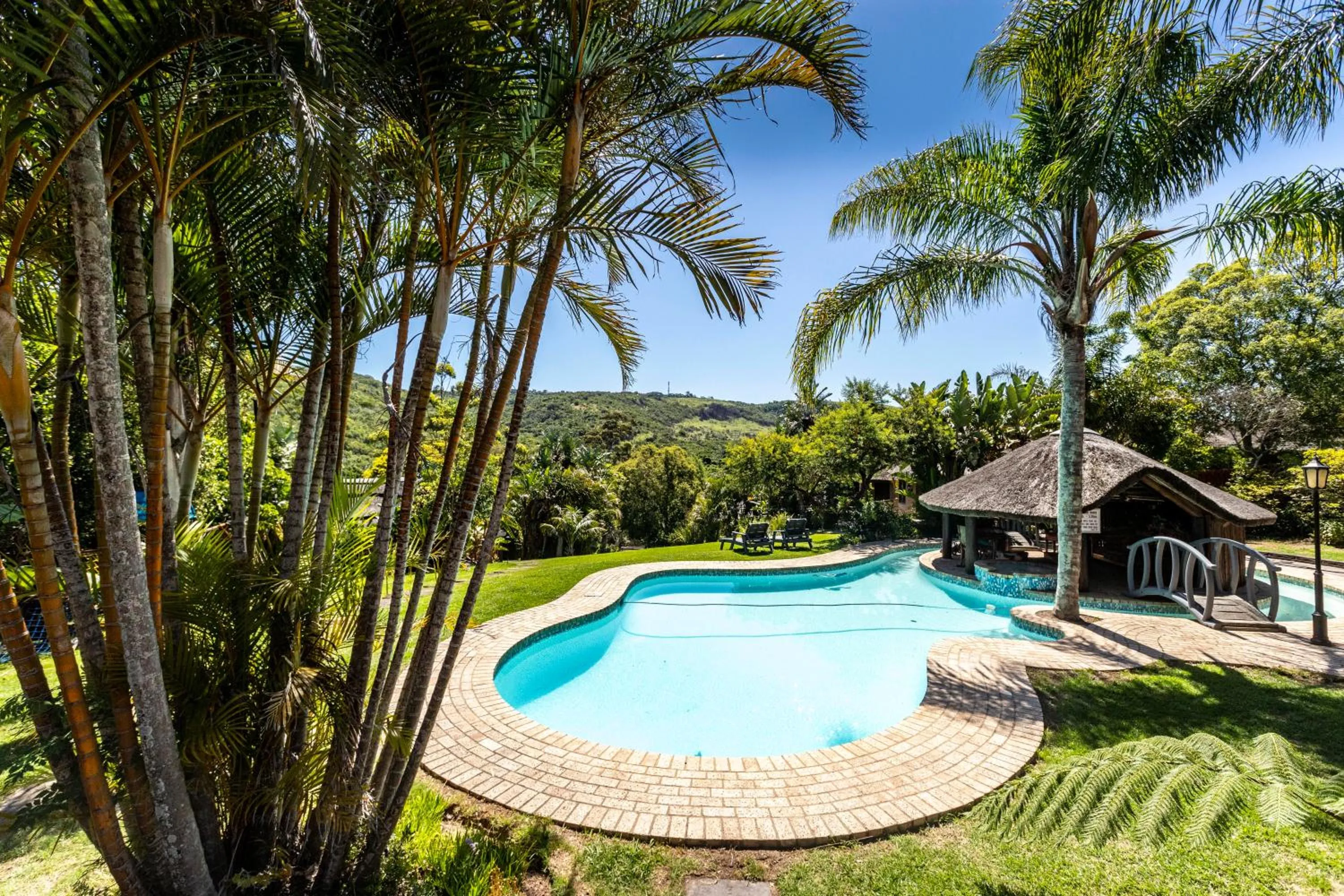 Swimming pool in Fish Eagle Manor