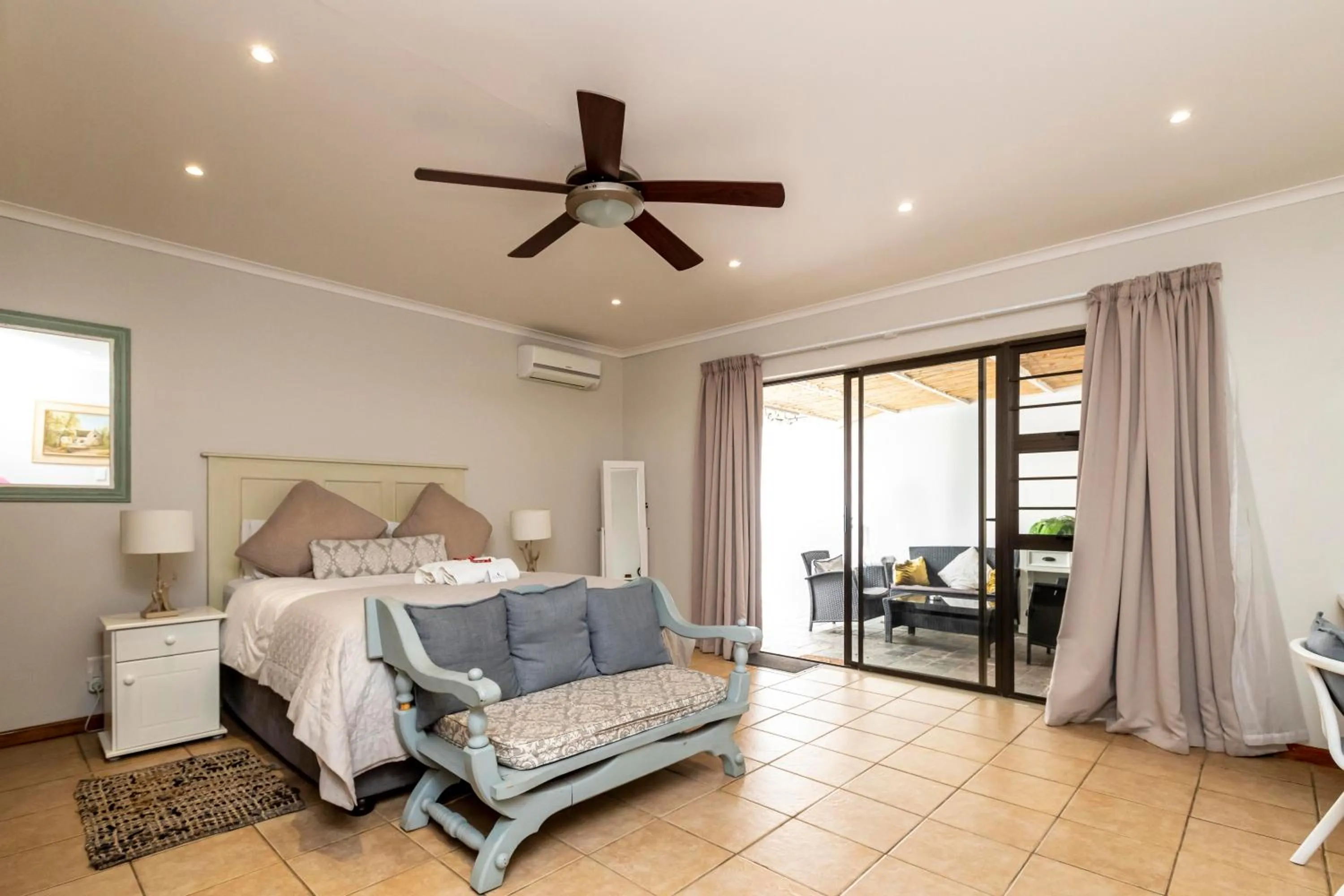 Photo of the whole room, Bed in Fish Eagle Manor