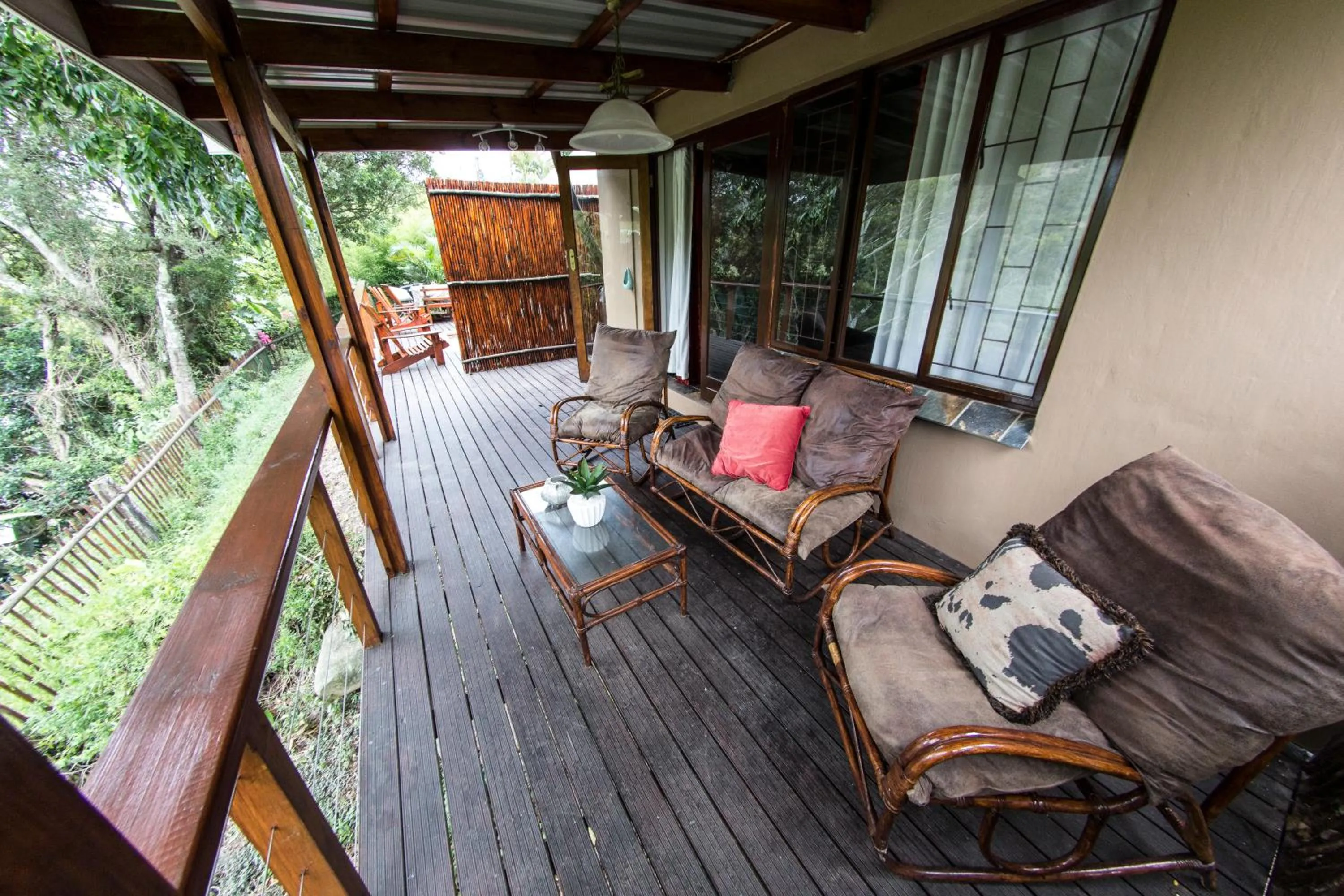 Seating area in Fish Eagle Manor