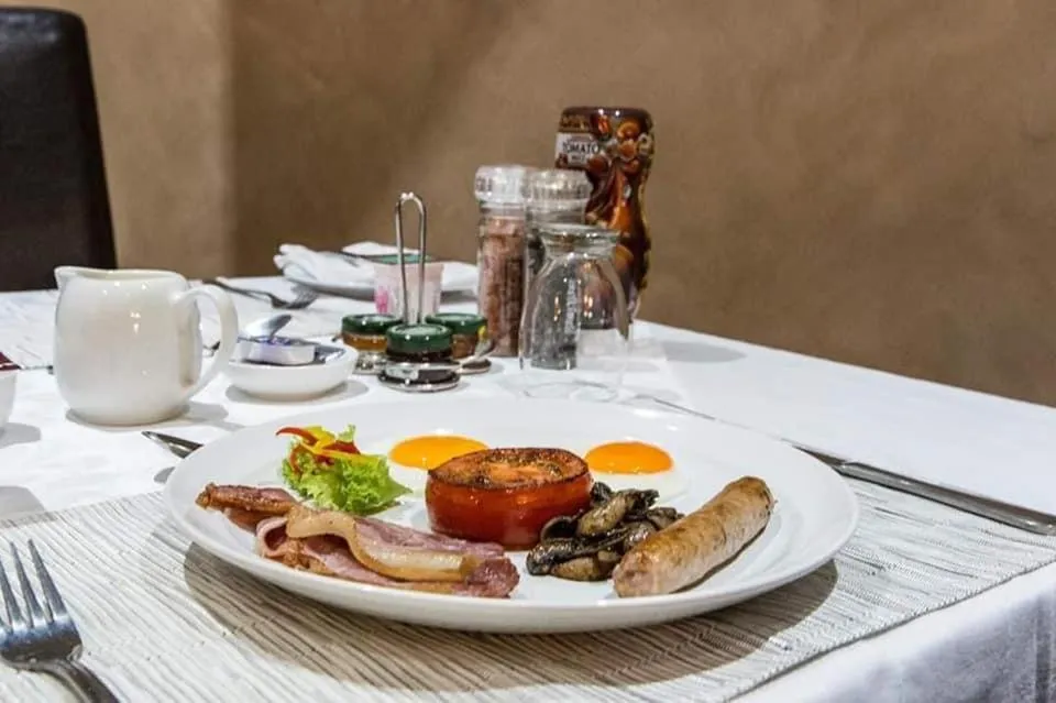 Breakfast in Fish Eagle Manor