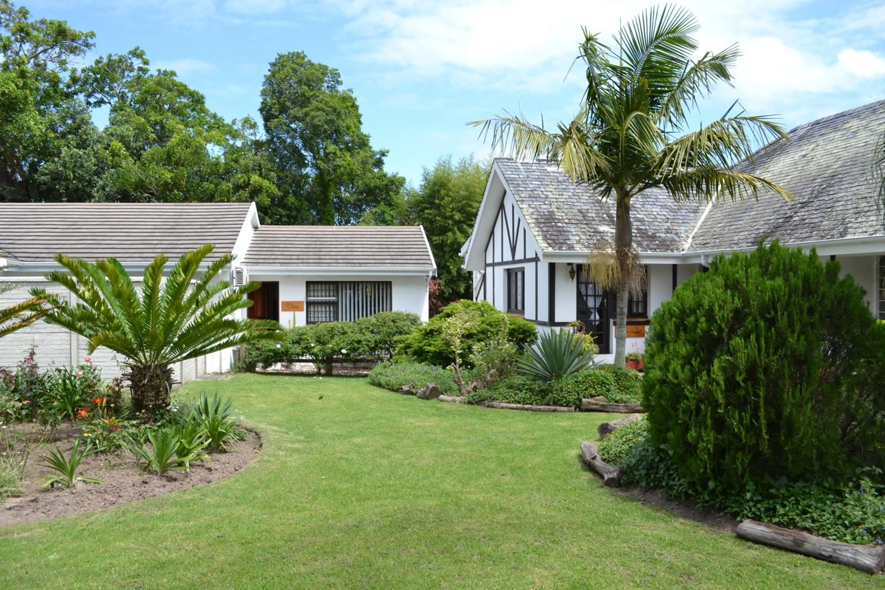 Facade/entrance in Fish Eagle Manor