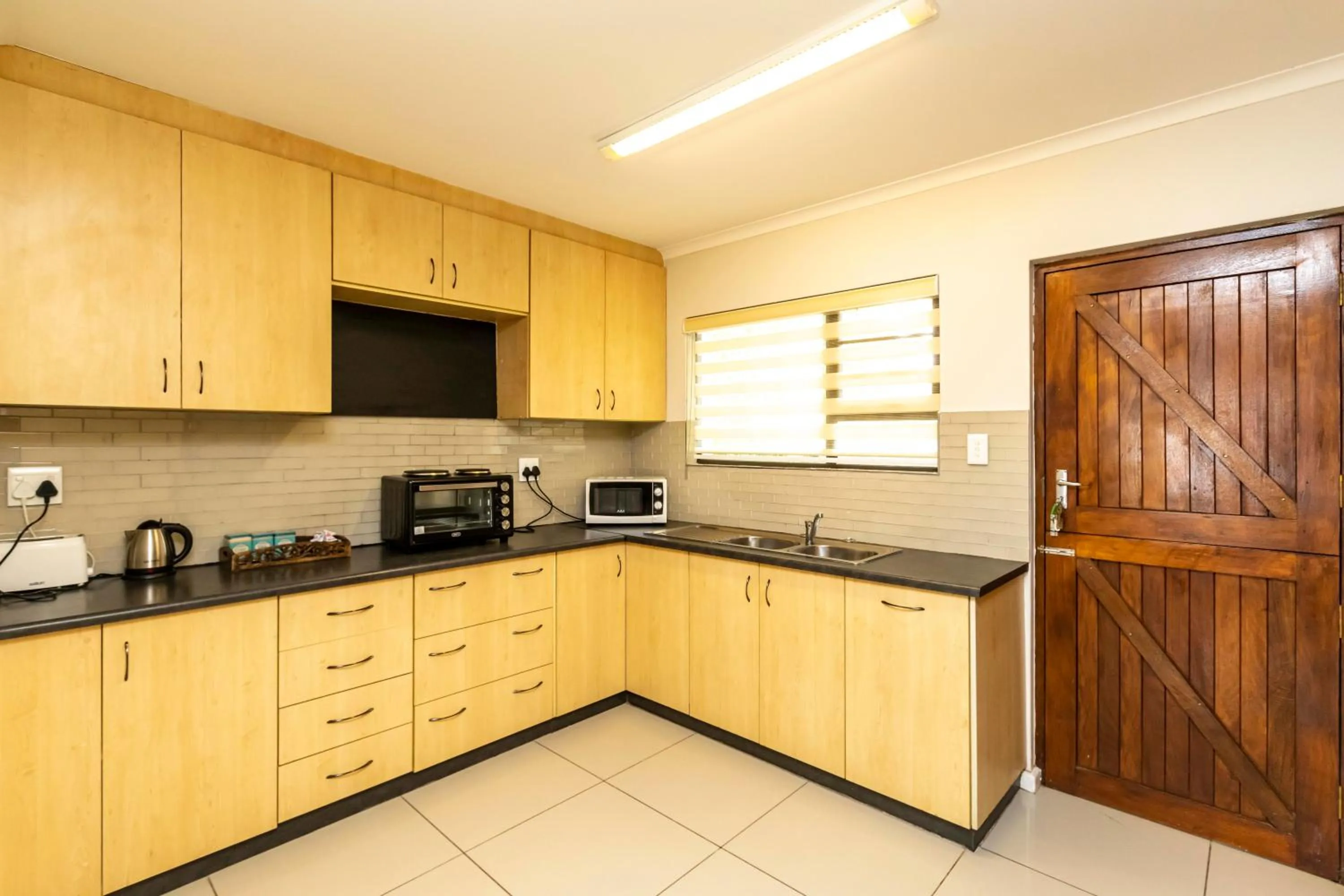 Kitchen or kitchenette in Fish Eagle Manor