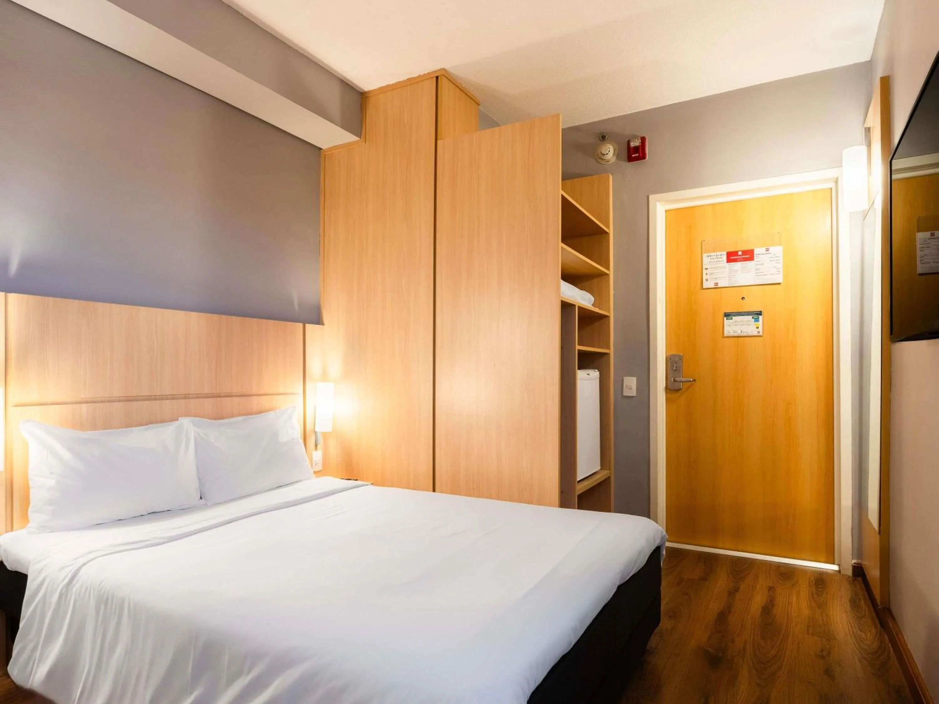 Bedroom, Bed in ibis Ourinhos