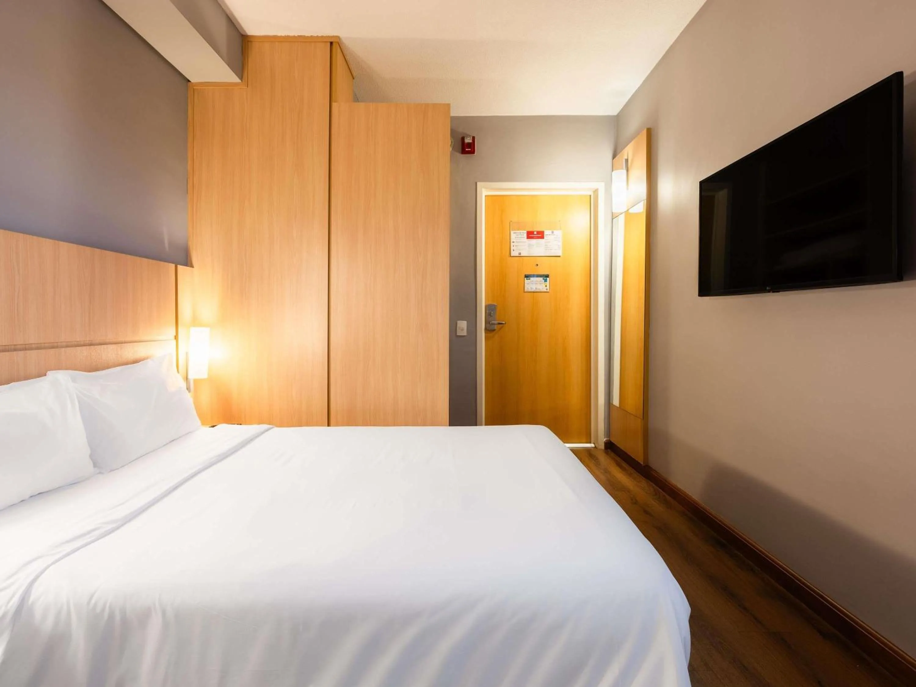 Bedroom, Bed in ibis Ourinhos