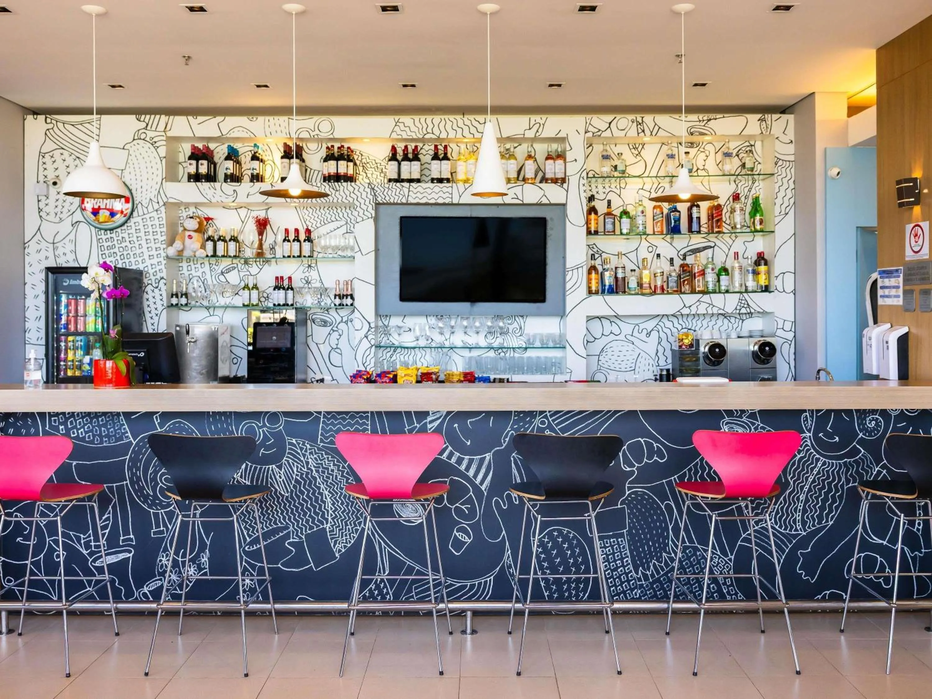 Lounge or bar in ibis Ourinhos