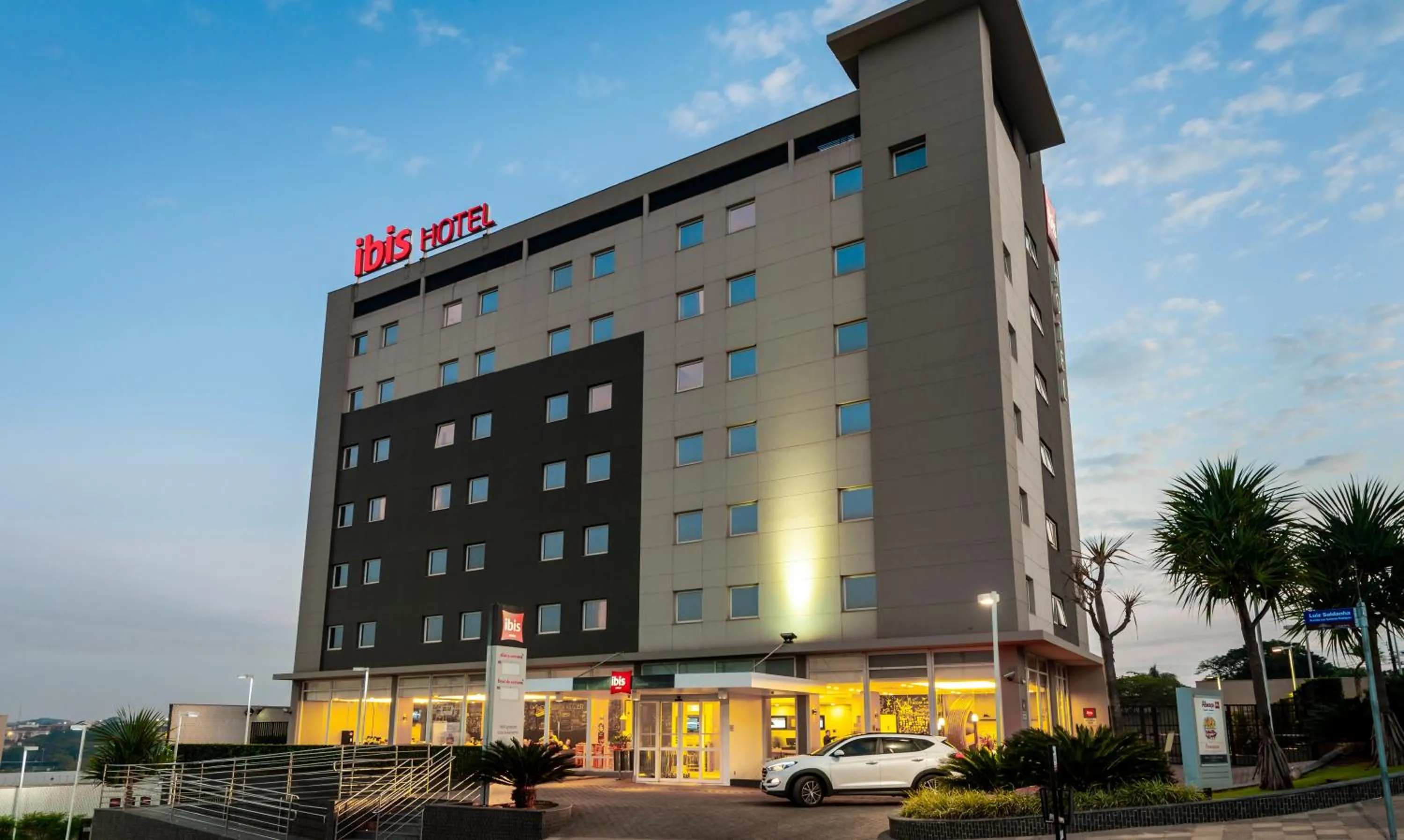 Facade/entrance in ibis Ourinhos