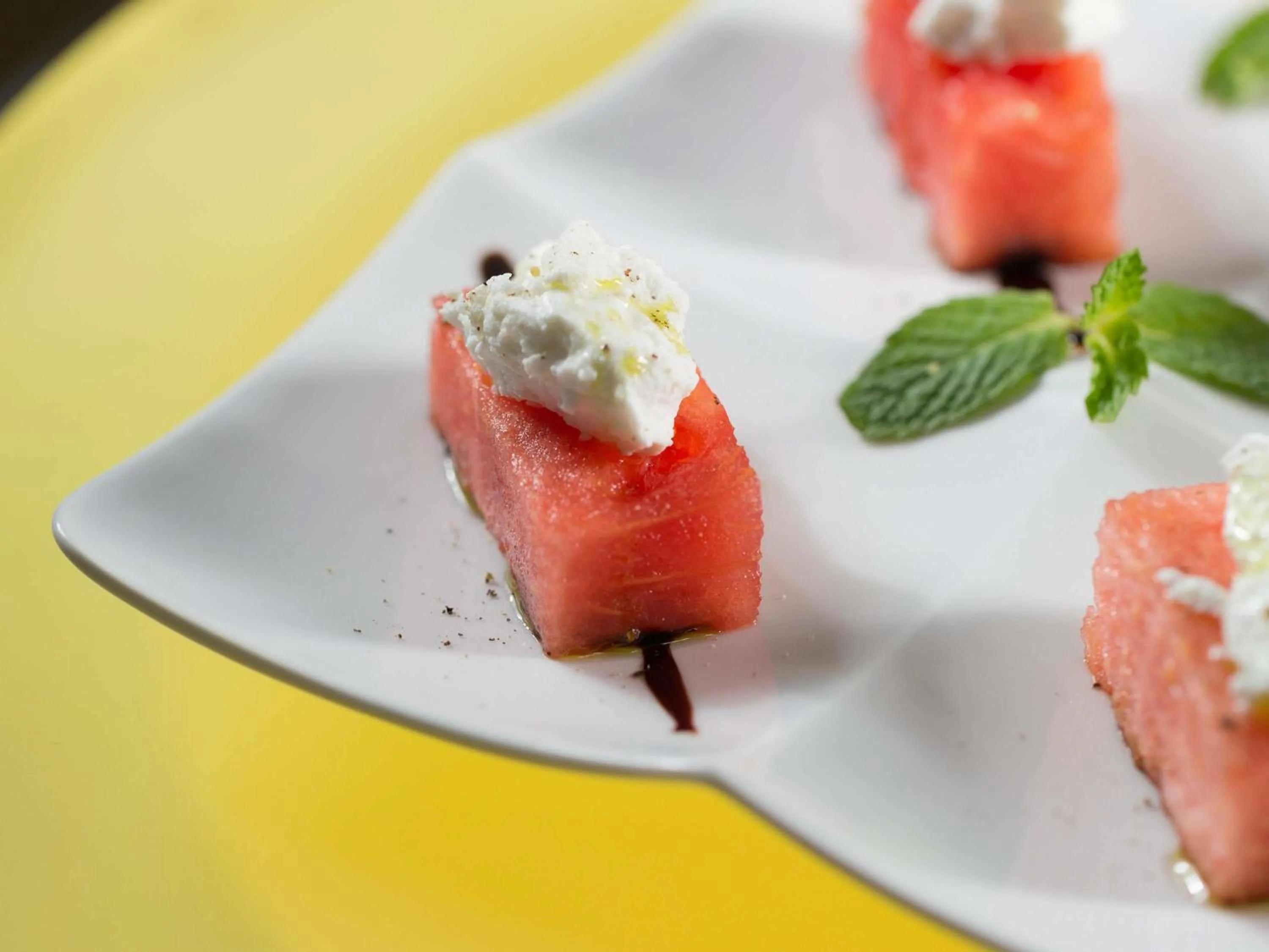 Restaurant/places to eat in Pullman Dubai Jumeirah Lakes Towers