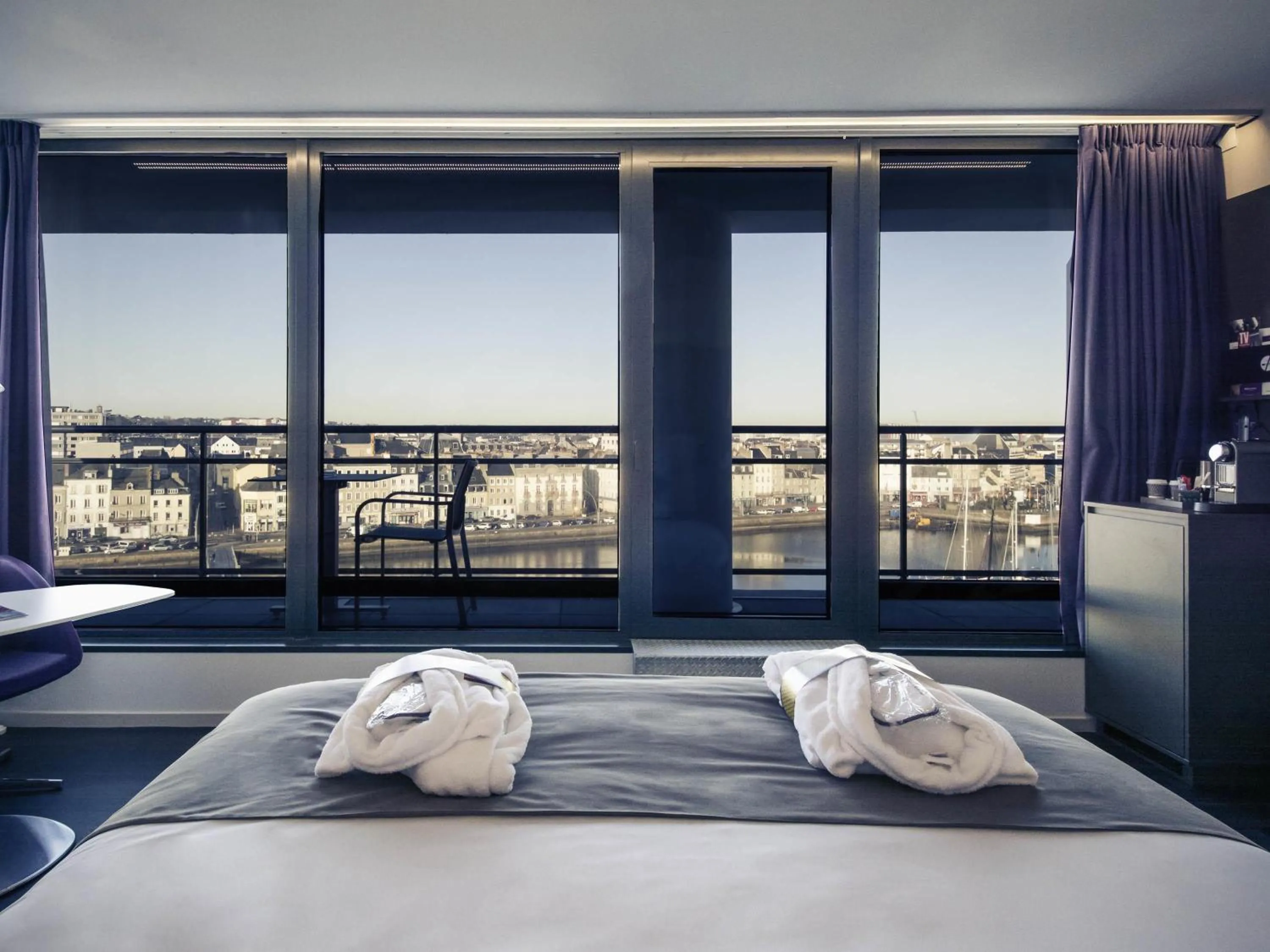 Bedroom, Bed in Mercure Cherbourg Centre Port