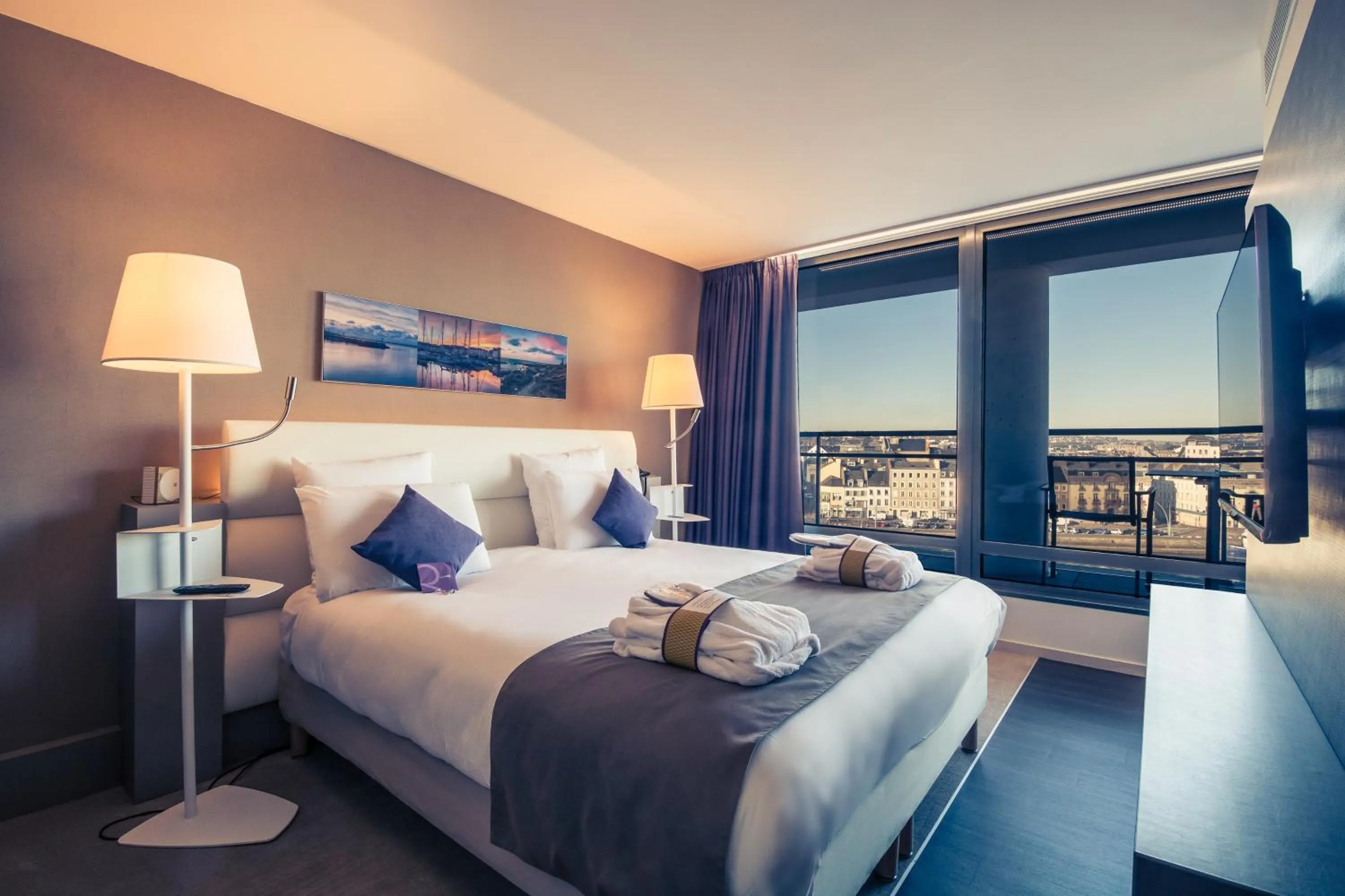 Bedroom, Bed in Mercure Cherbourg Centre Port