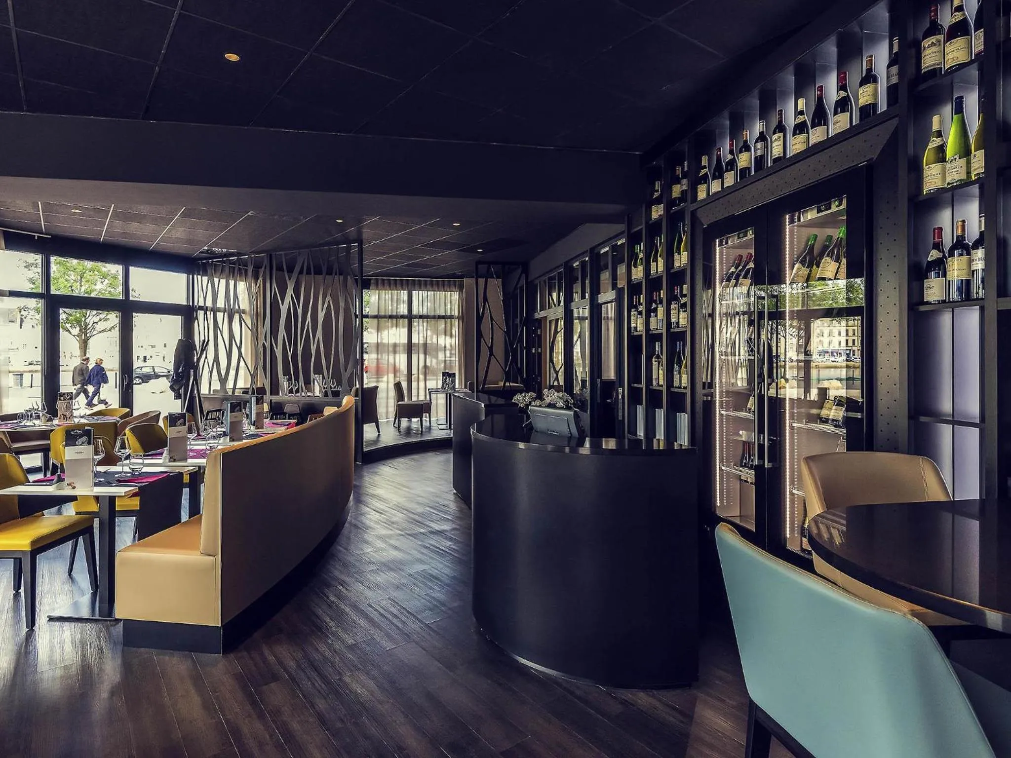 Restaurant/places to eat in Mercure Cherbourg Centre Port