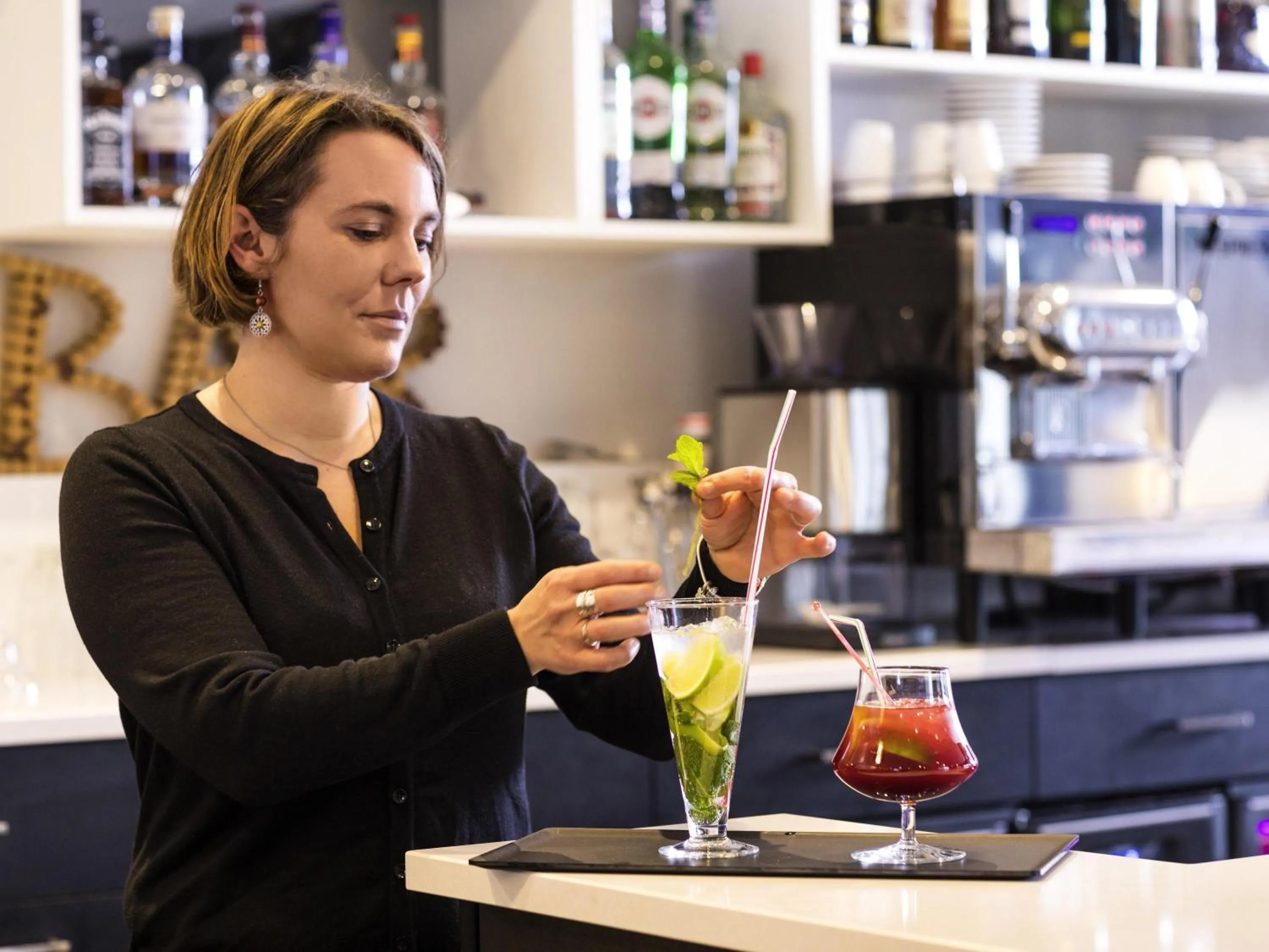 Lounge or bar in Mercure Cherbourg Centre Port
