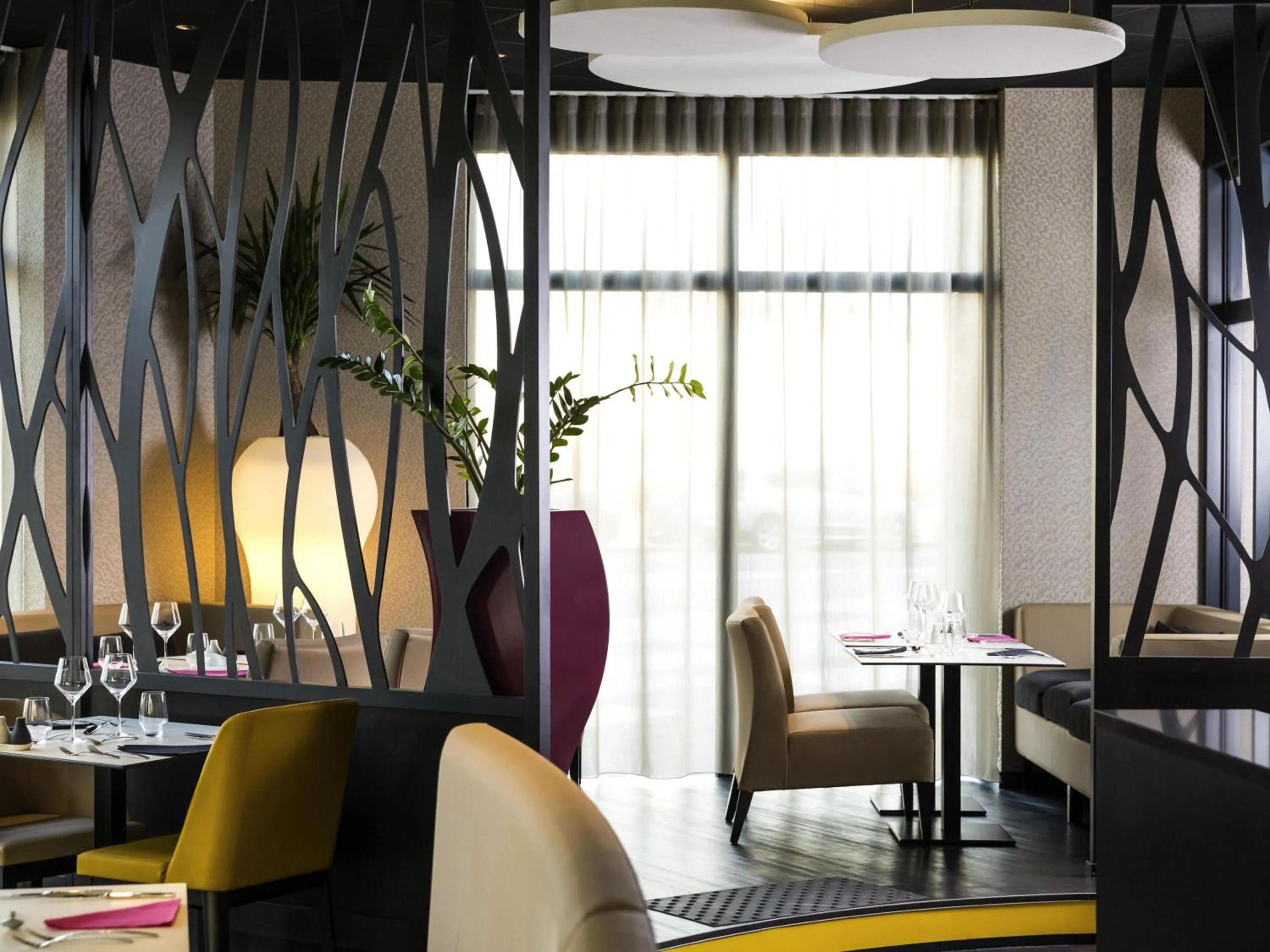 Restaurant/places to eat in Mercure Cherbourg Centre Port