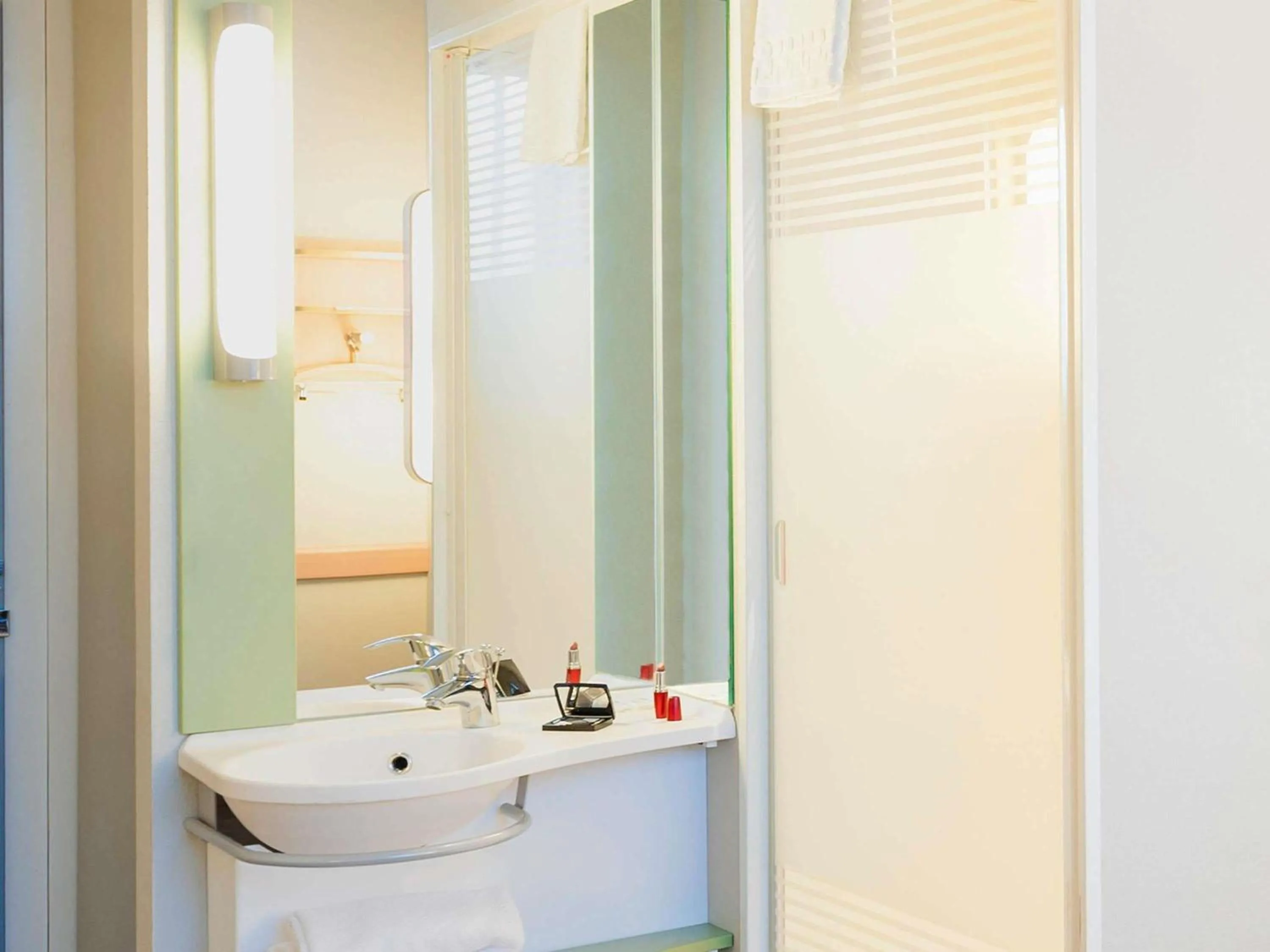 Bedroom in Ibis Budget Madrid Calle 30