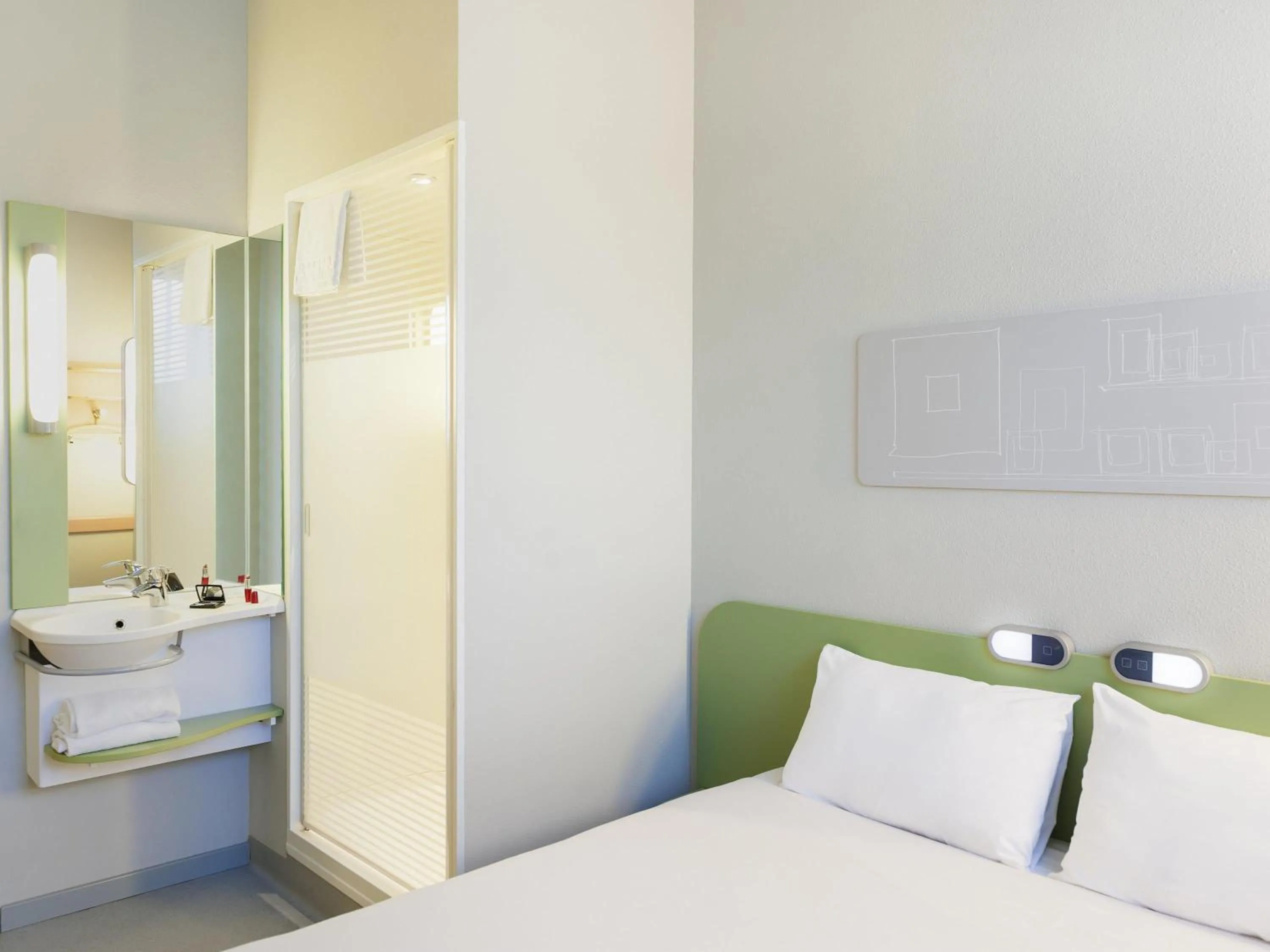 Bedroom, Bed in Ibis Budget Madrid Calle 30