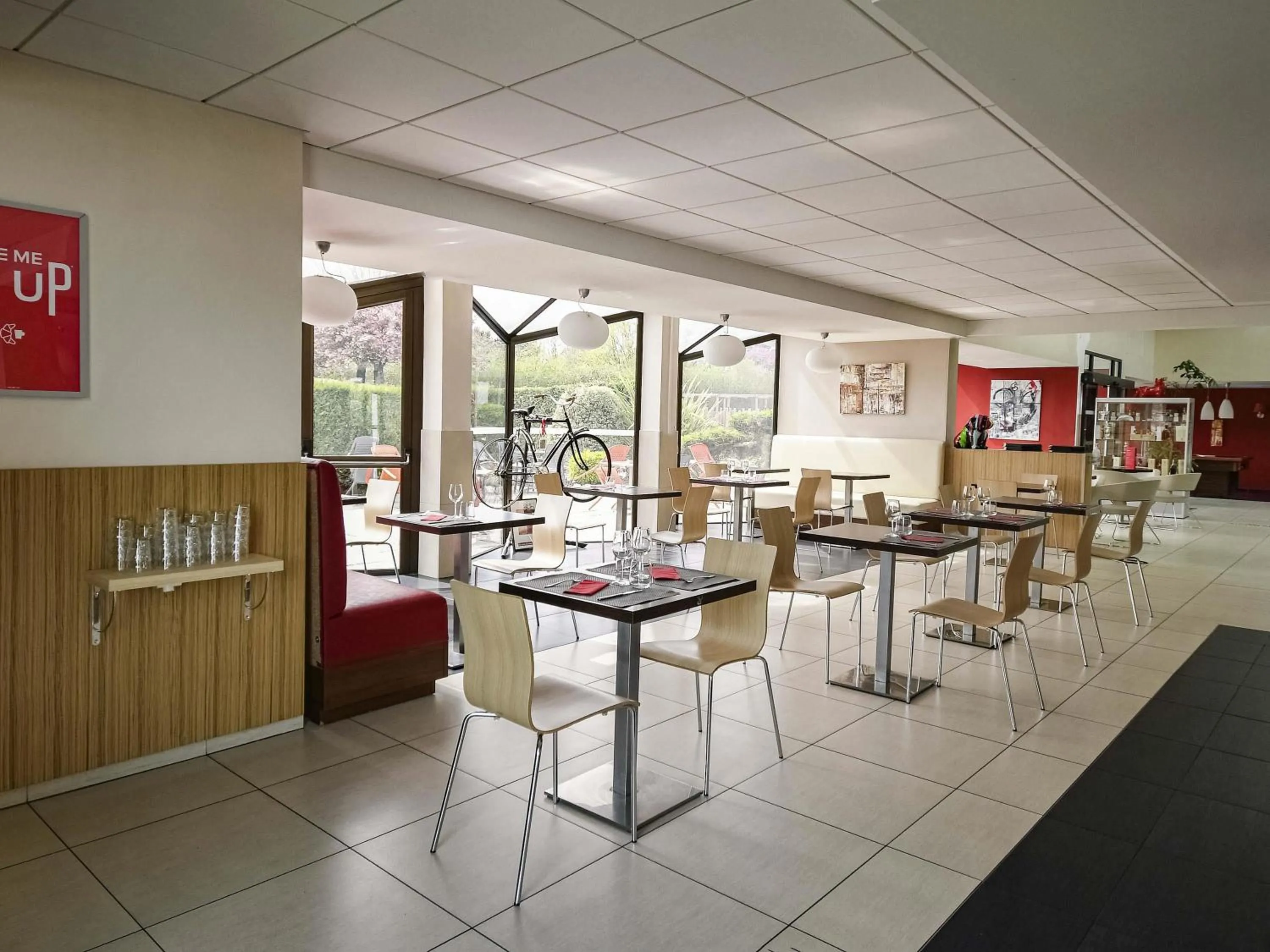 Restaurant/places to eat in ibis Saintes