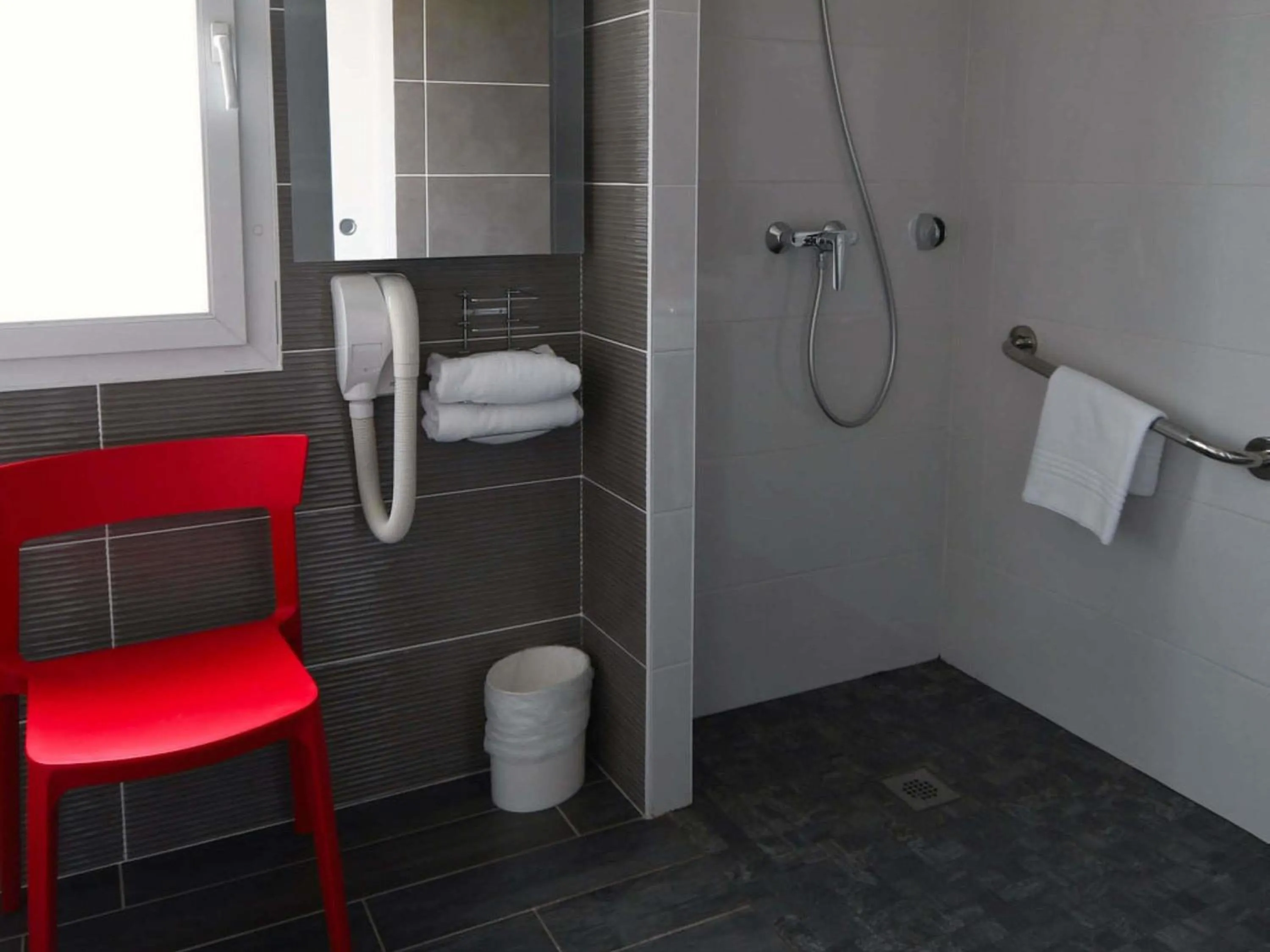 Bedroom in ibis Saintes