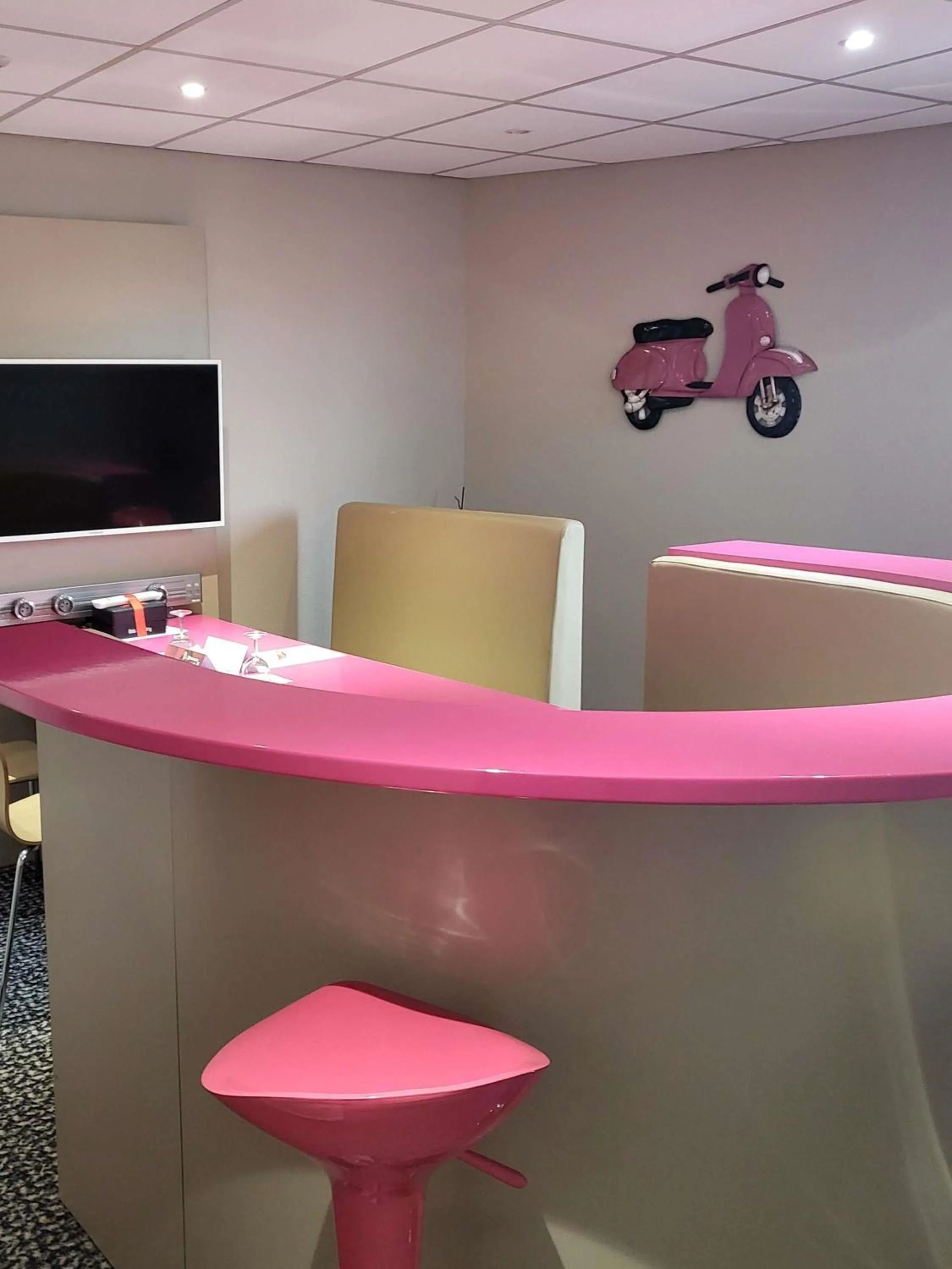 Meeting/conference room in ibis Saintes