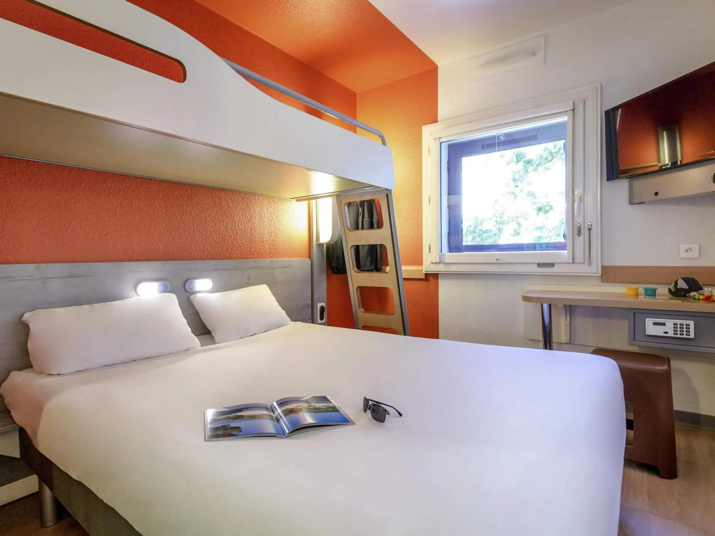 Triple Room in Ibis Budget Marseille Timone Triple Room in Ibis Budget Marseille Timone