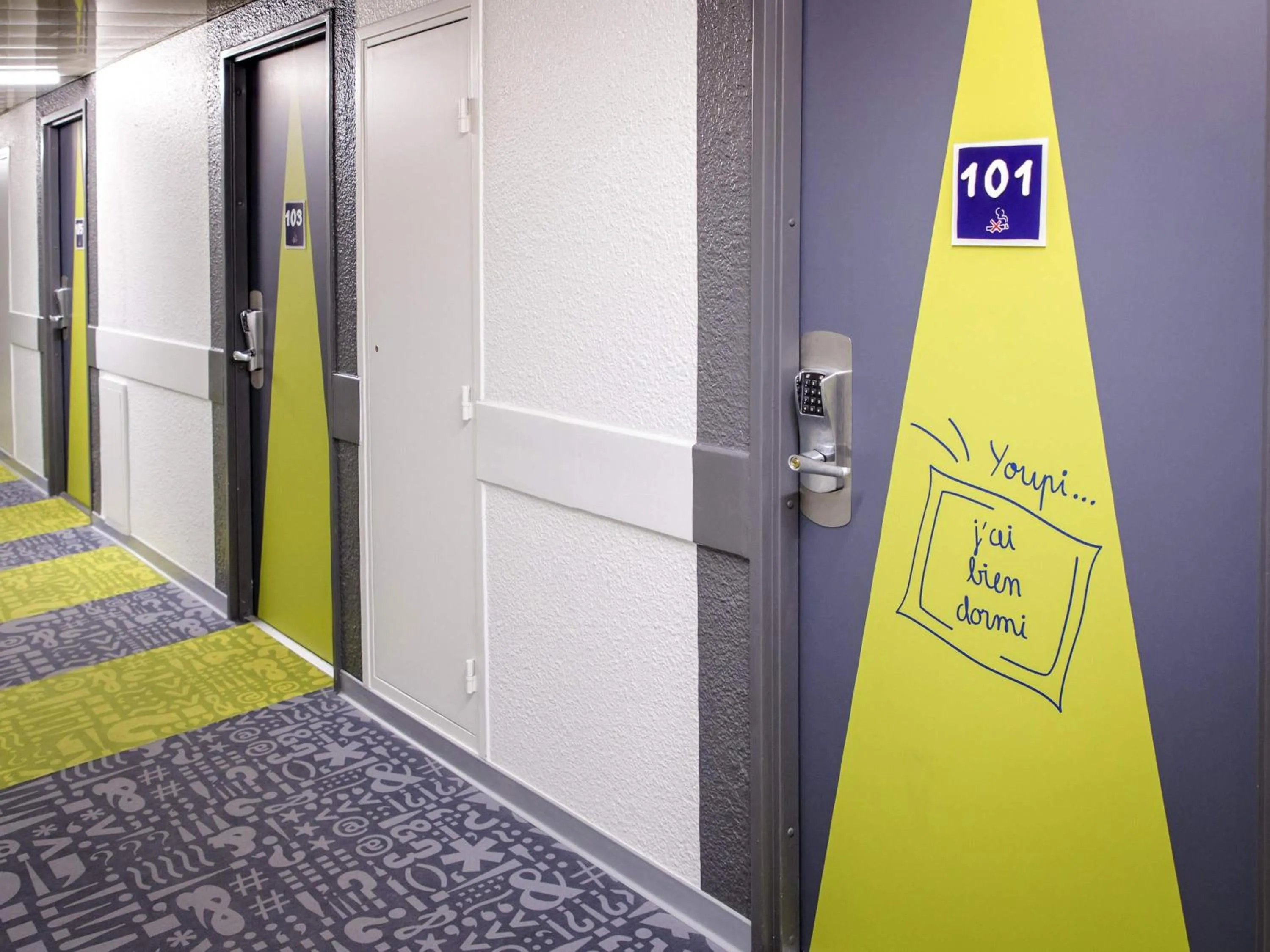 Bedroom in Ibis Budget Marseille Timone