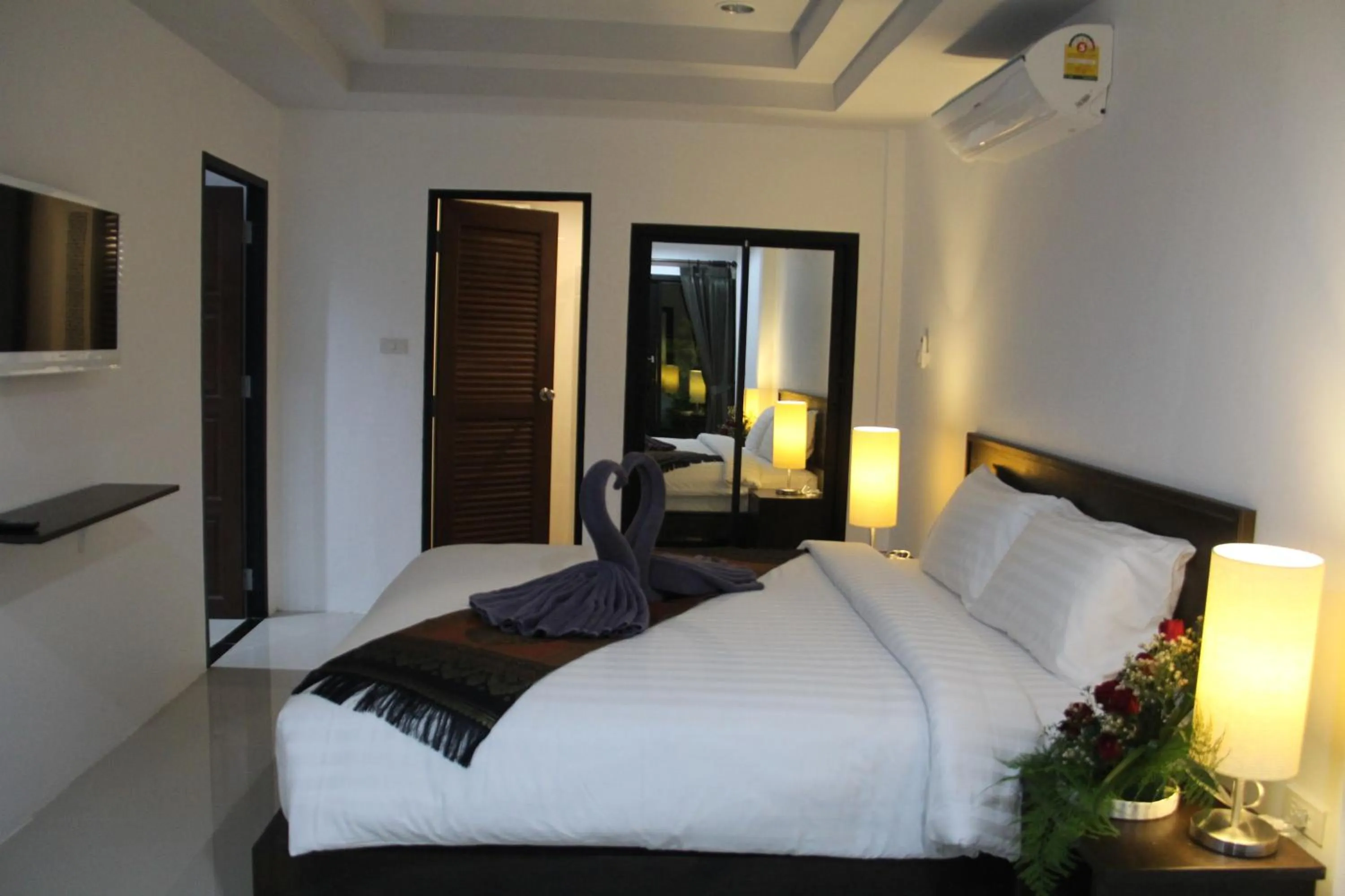 Photo of the whole room, Bed in The Seashore Kamala Service Apartment