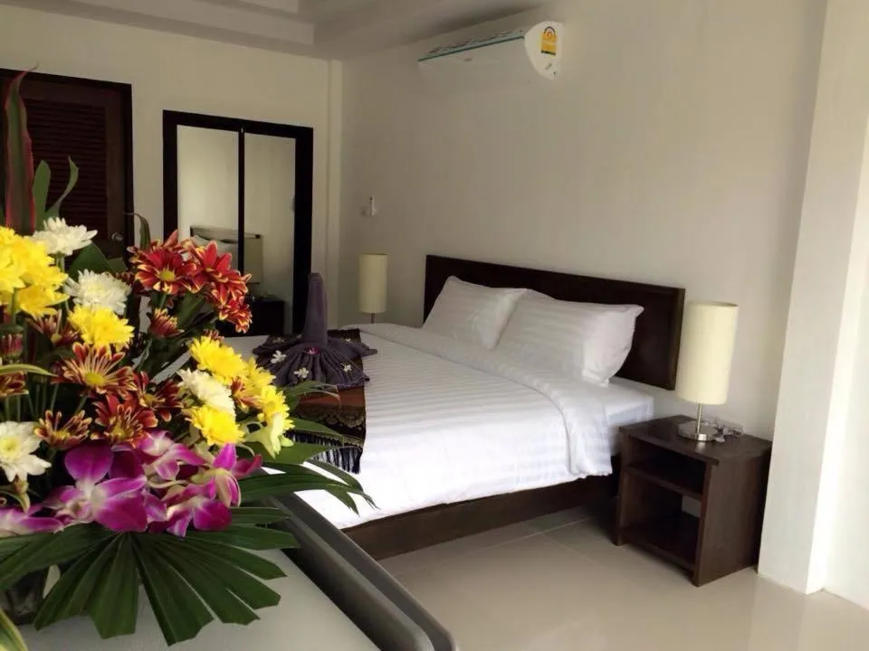 Photo of the whole room, Bed in The Seashore Kamala Service Apartment