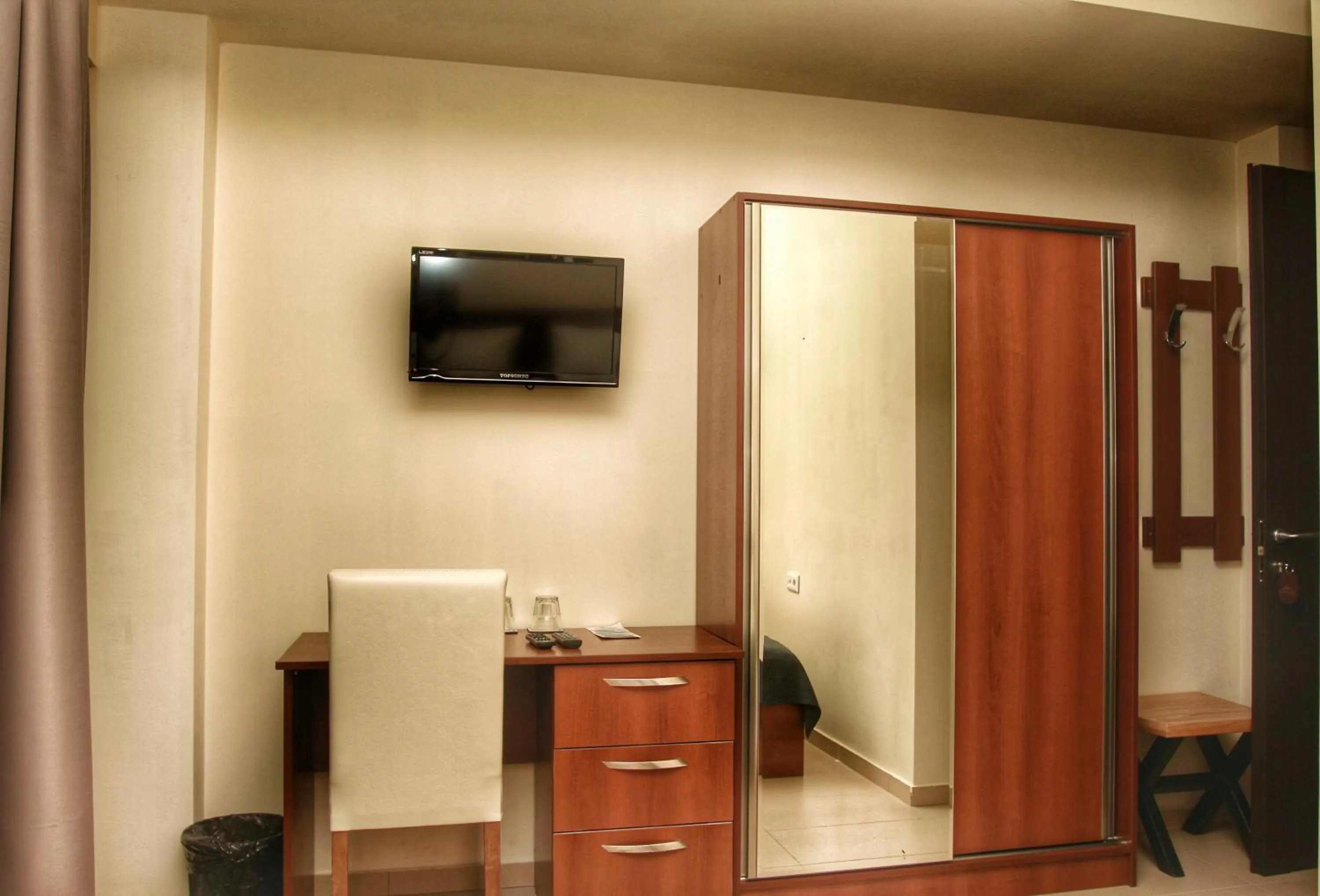 TV and multimedia in Hotel Club-2100