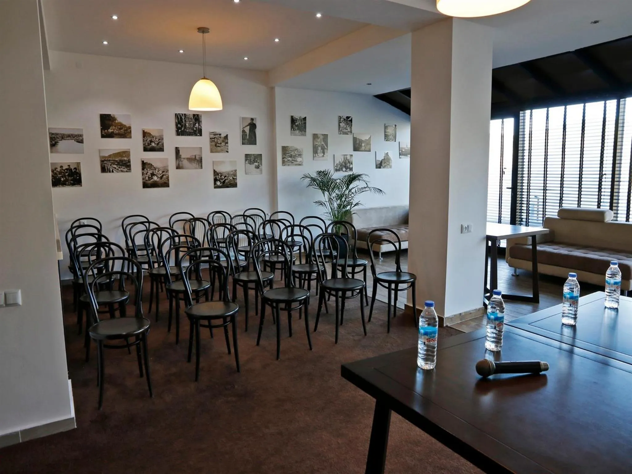 Business facilities in Hotel Club-2100