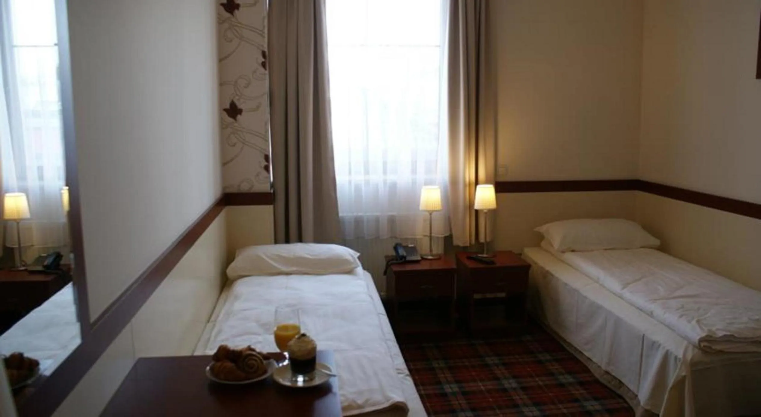 Shower, Bed in Hotel Stara Garbarnia