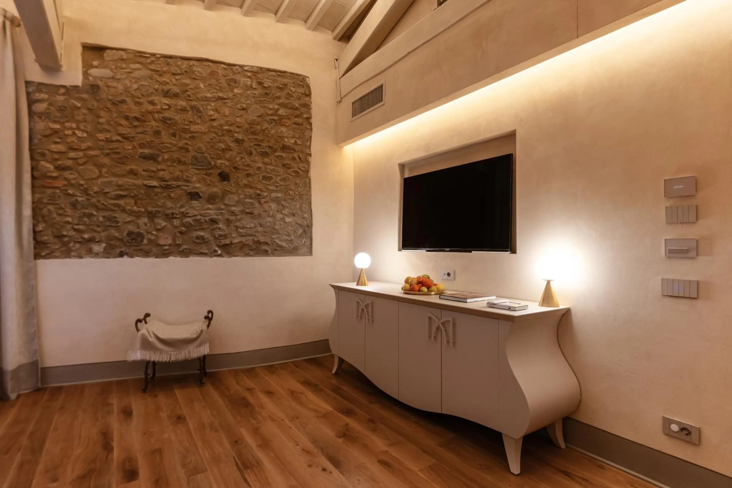 TV and multimedia in La Monastica Resort & Spa