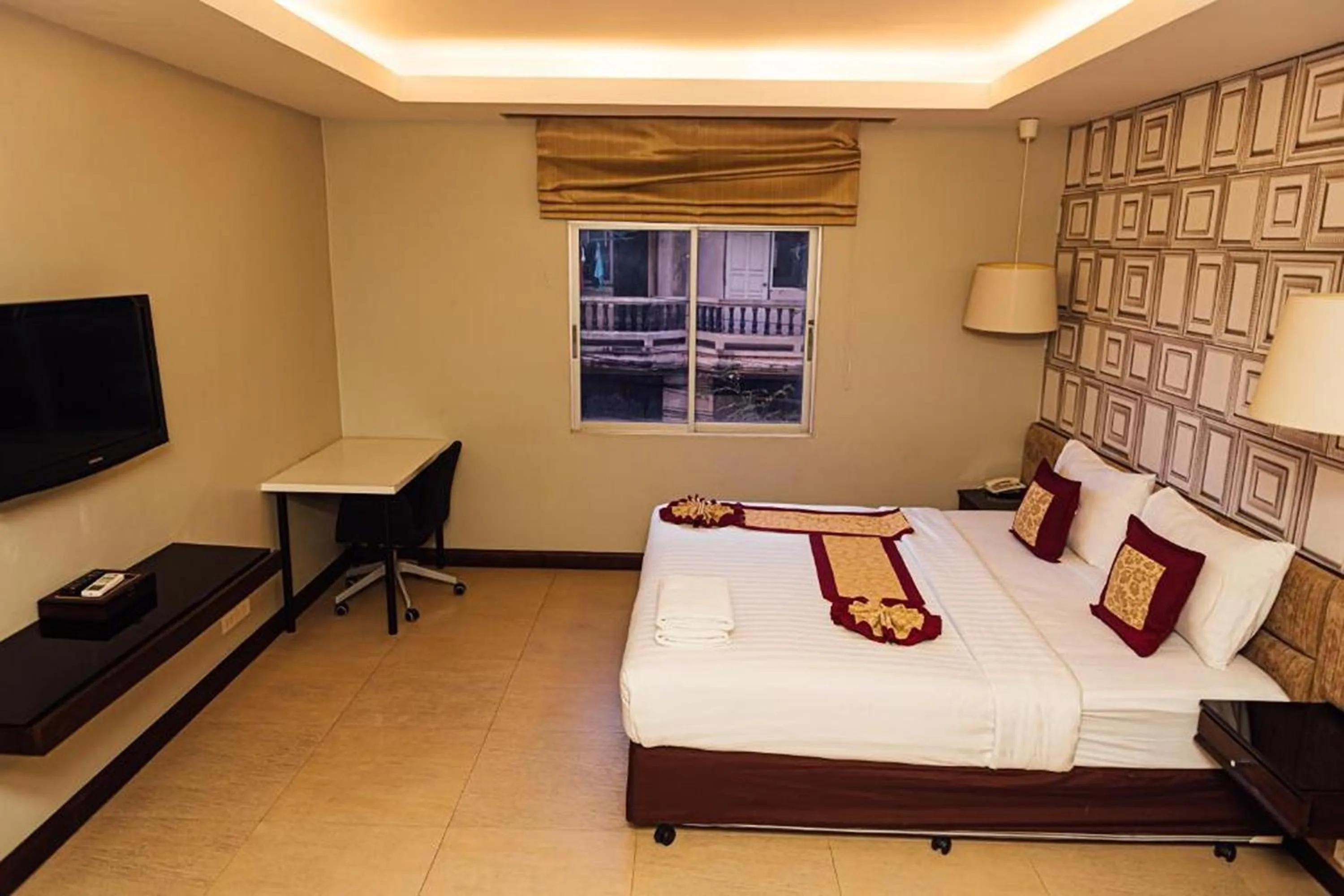 Bed in Gazebo Resort Pattaya