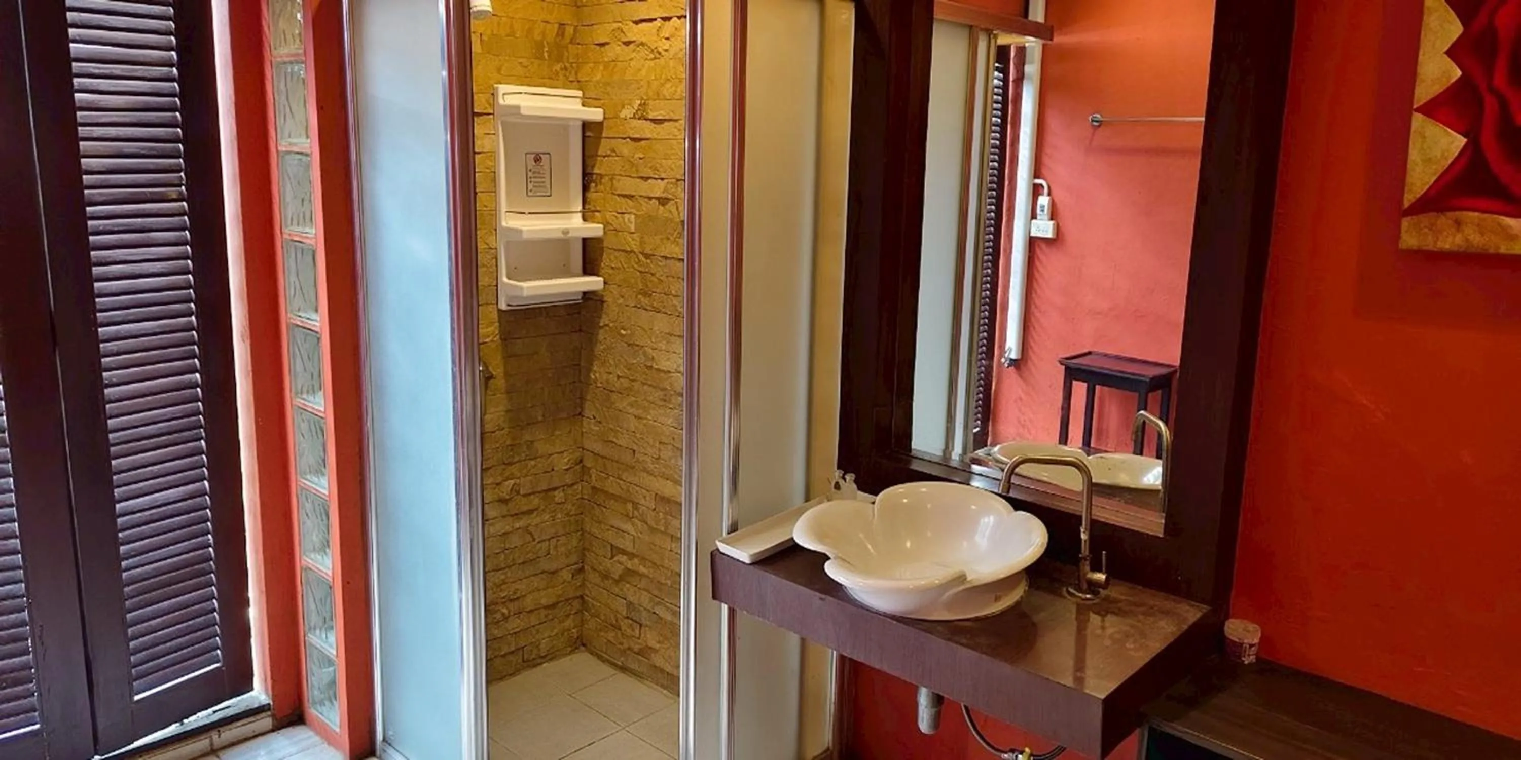 Bathroom in Gazebo Resort Pattaya