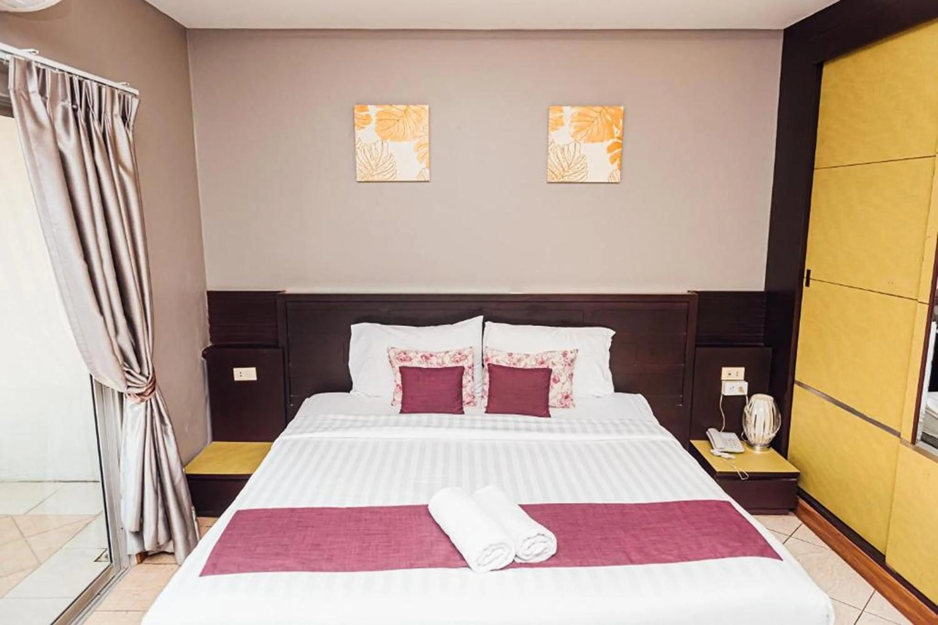 Bed in Gazebo Resort Pattaya